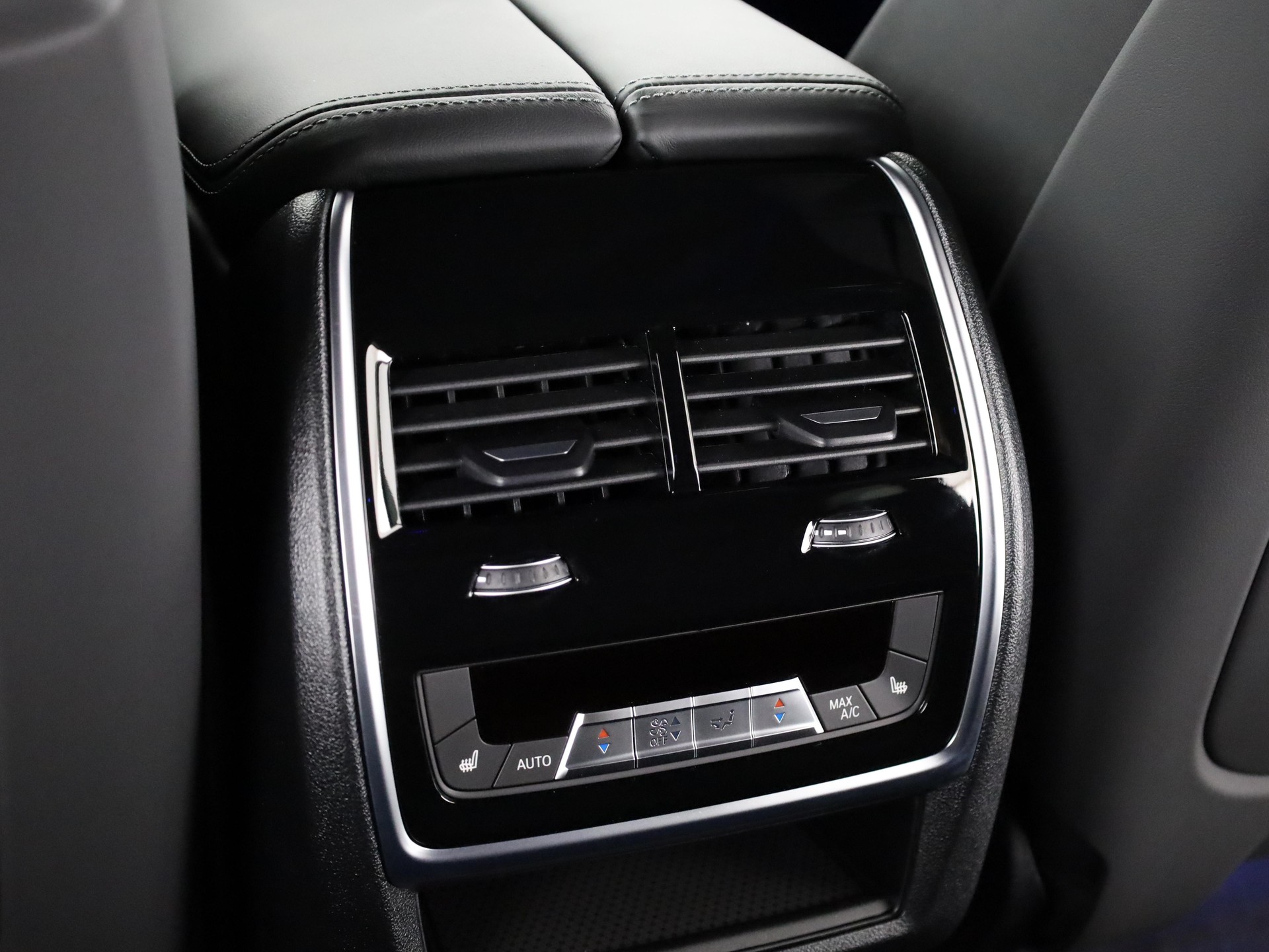 BMW XM Label Plug-in Hybrid-image-17