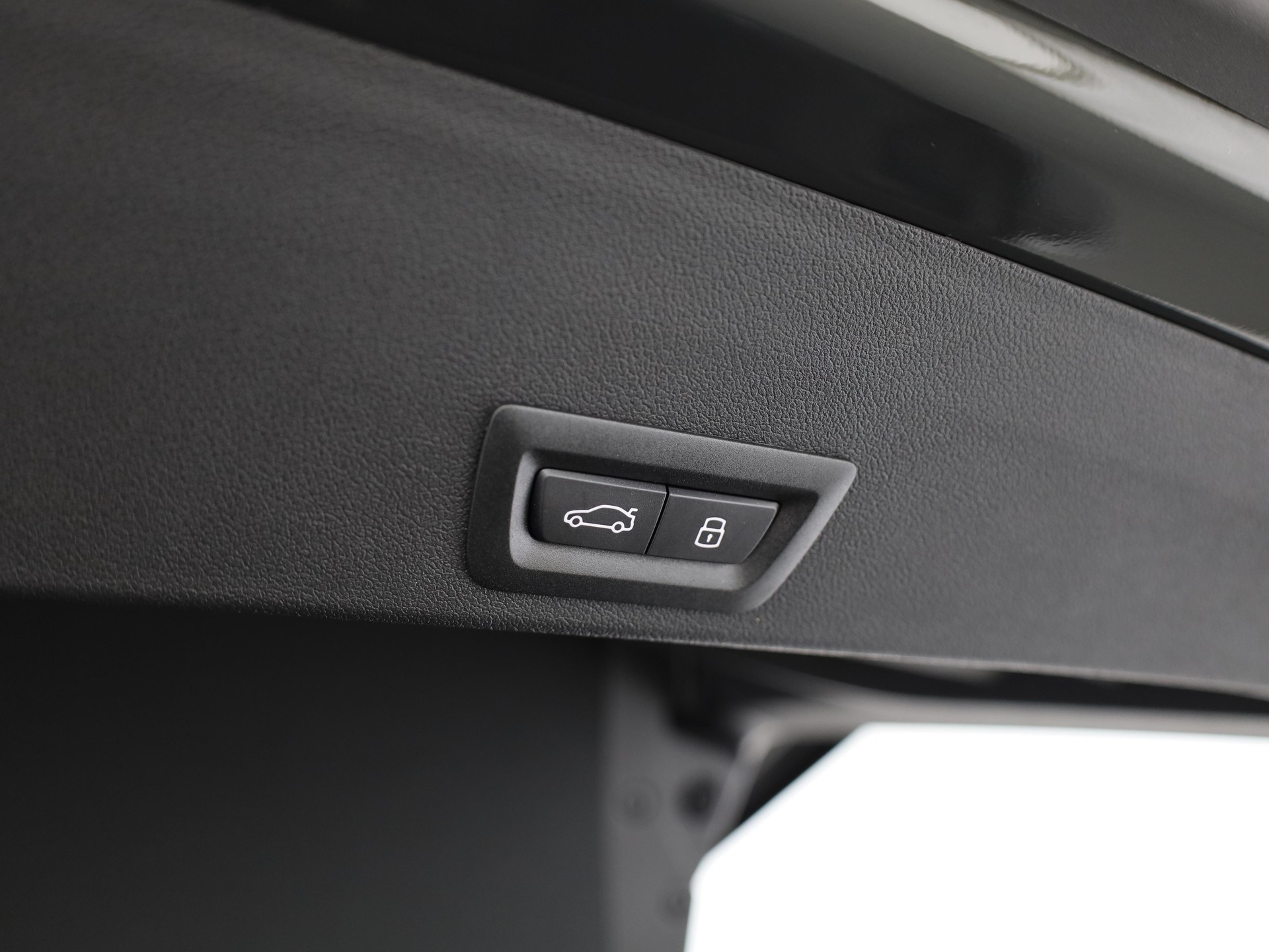 BMW XM Label Plug-in Hybrid-image-8