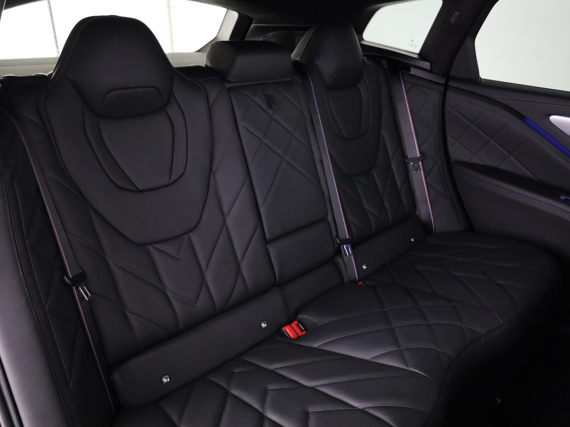 BMW XM Label Plug-in Hybrid-image-16