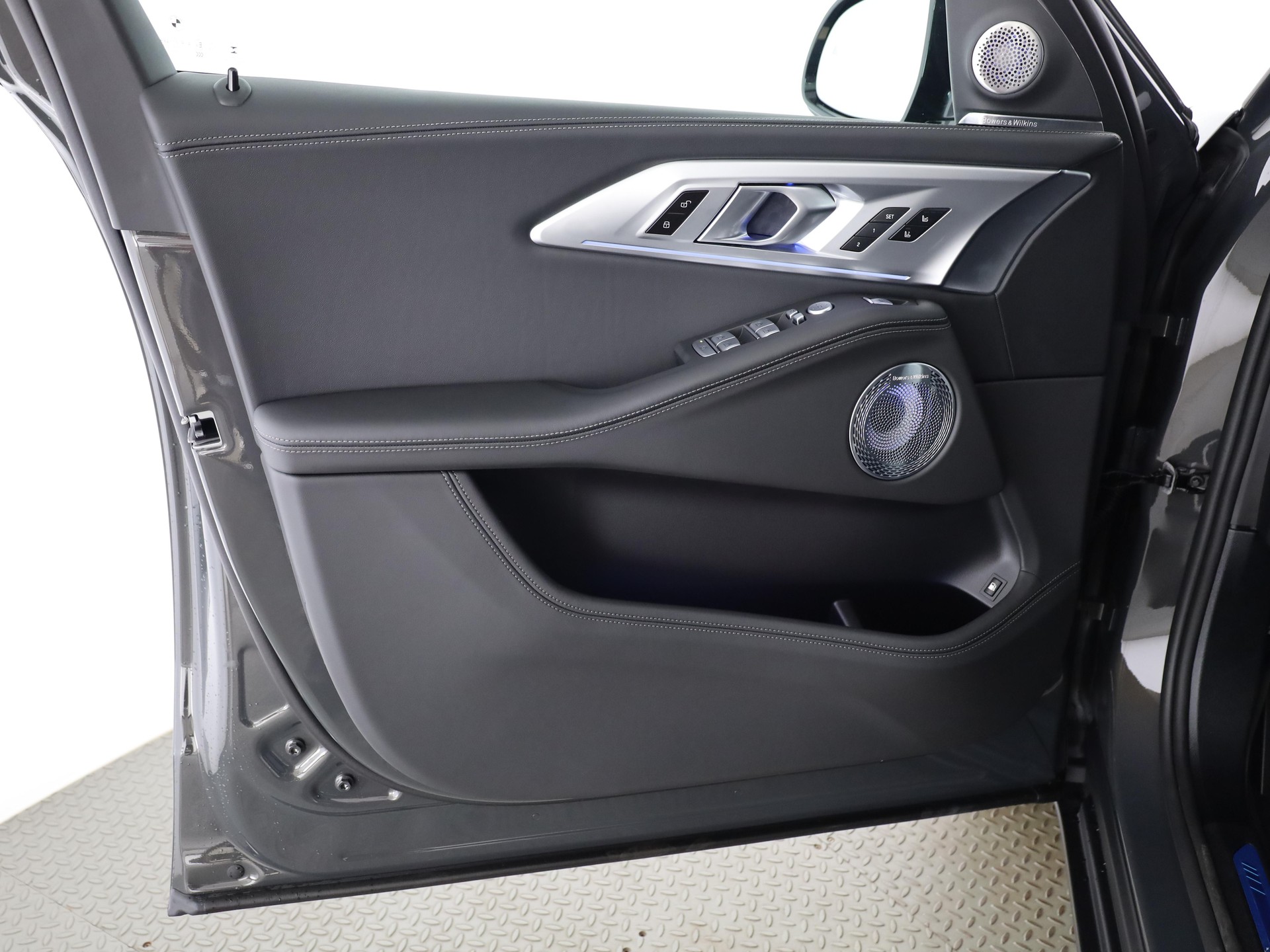 BMW XM Label Plug-in Hybrid-image-9