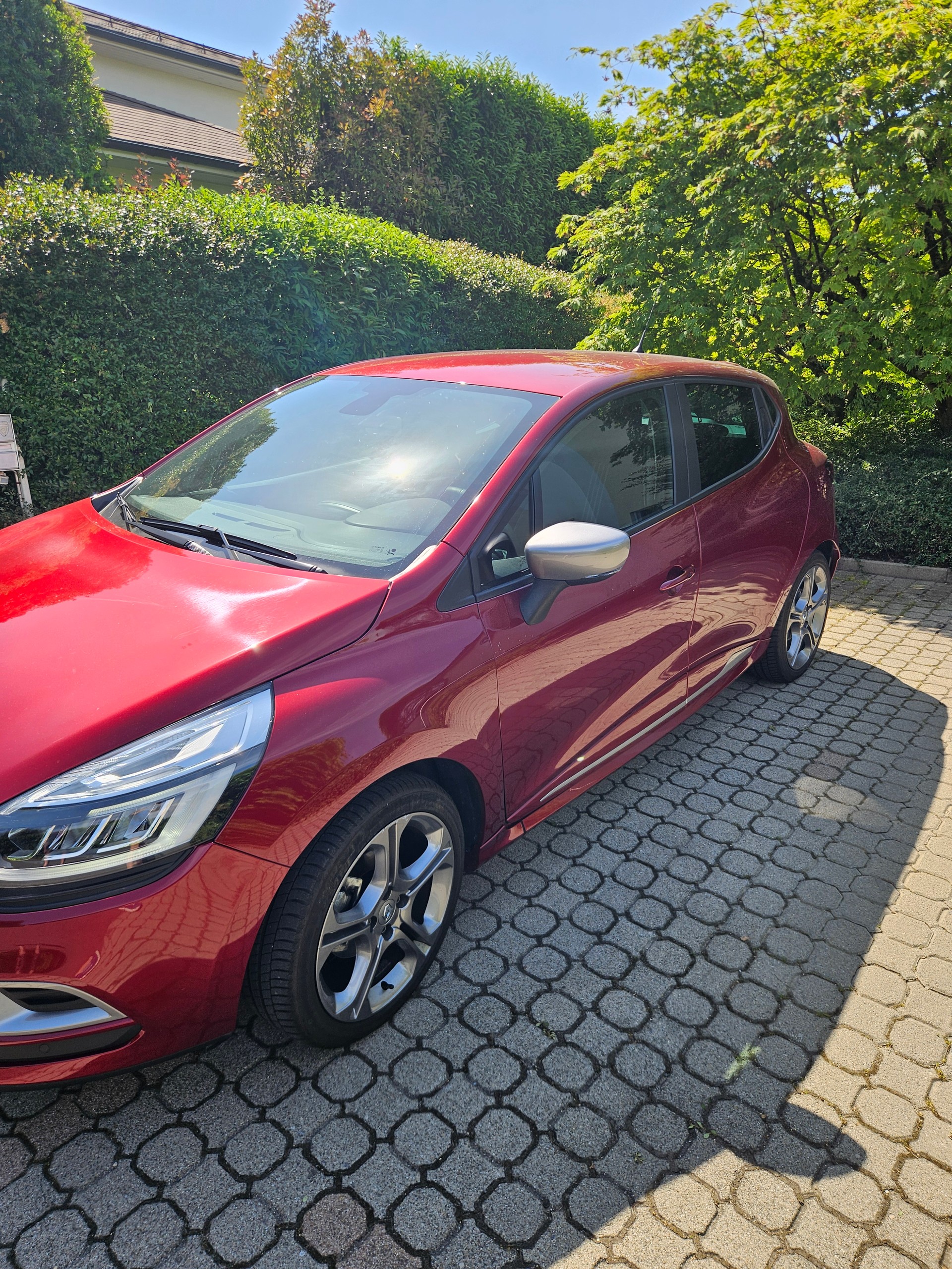 RENAULT 1.2 TCe 120 Swiss Edition S/S-image-1