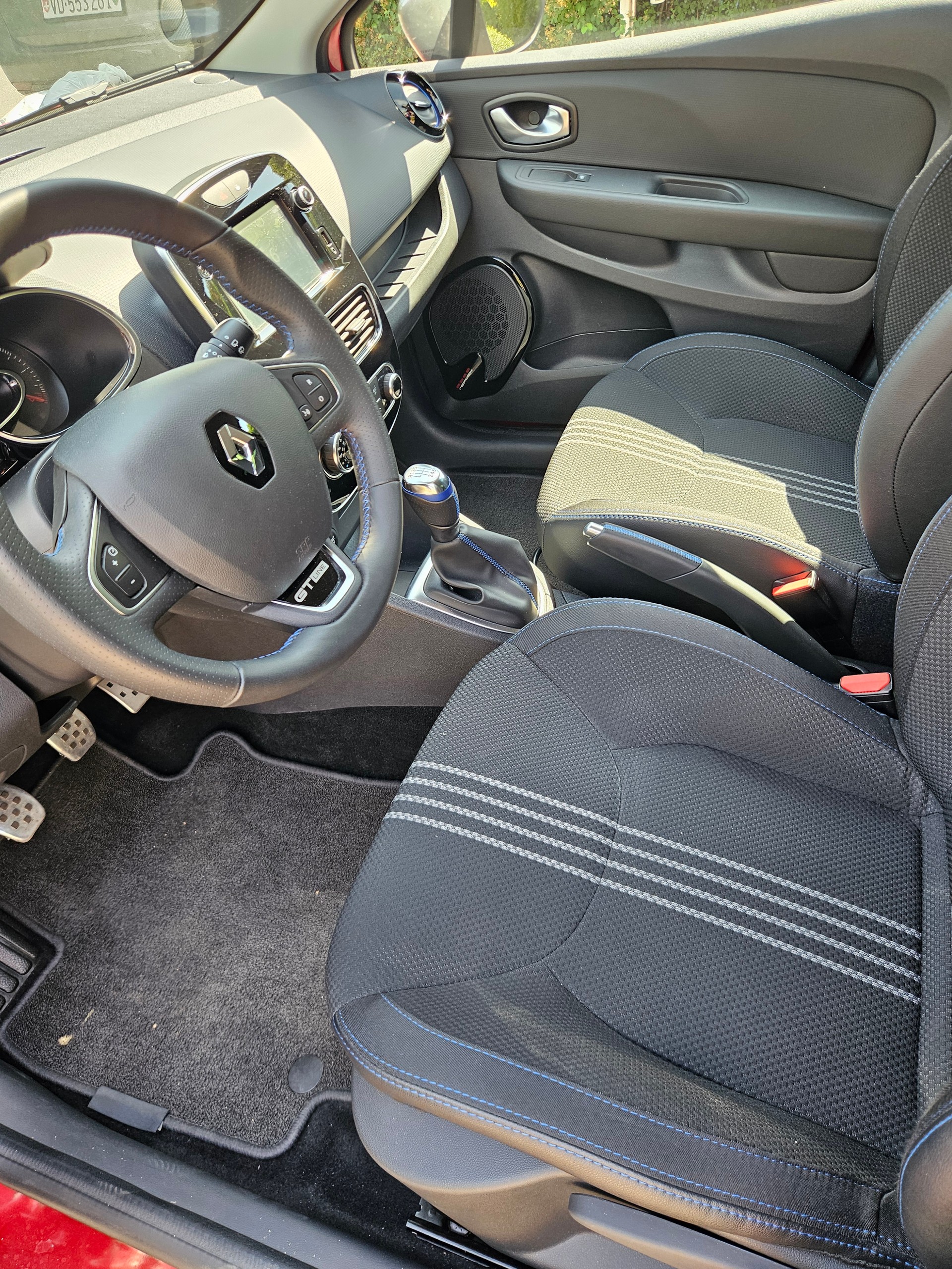 RENAULT 1.2 TCe 120 Swiss Edition S/S-image-2