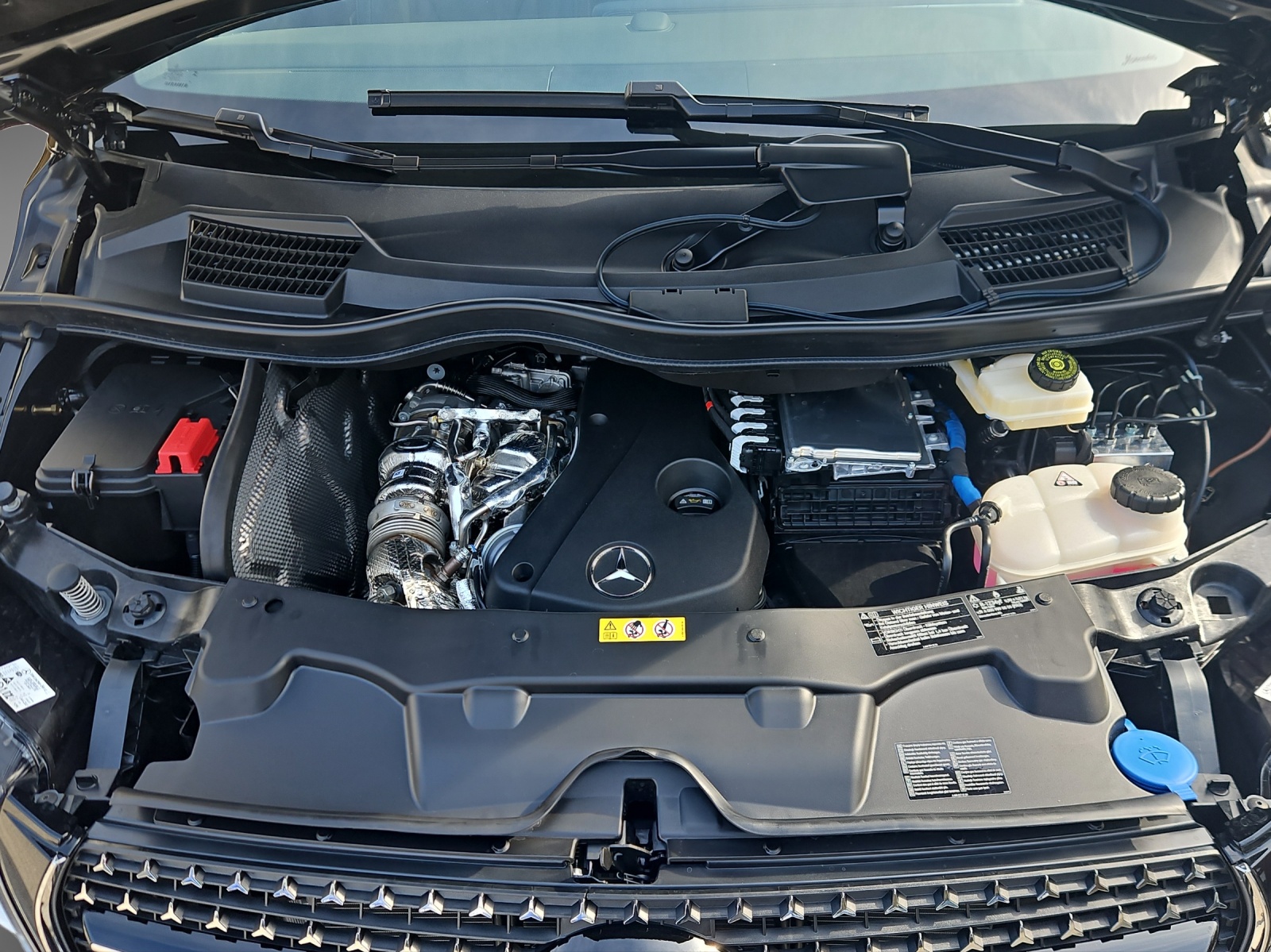 MERCEDES-BENZ V 300 d lang 4Matic Swiss Edition 9G-Tronic-image-12