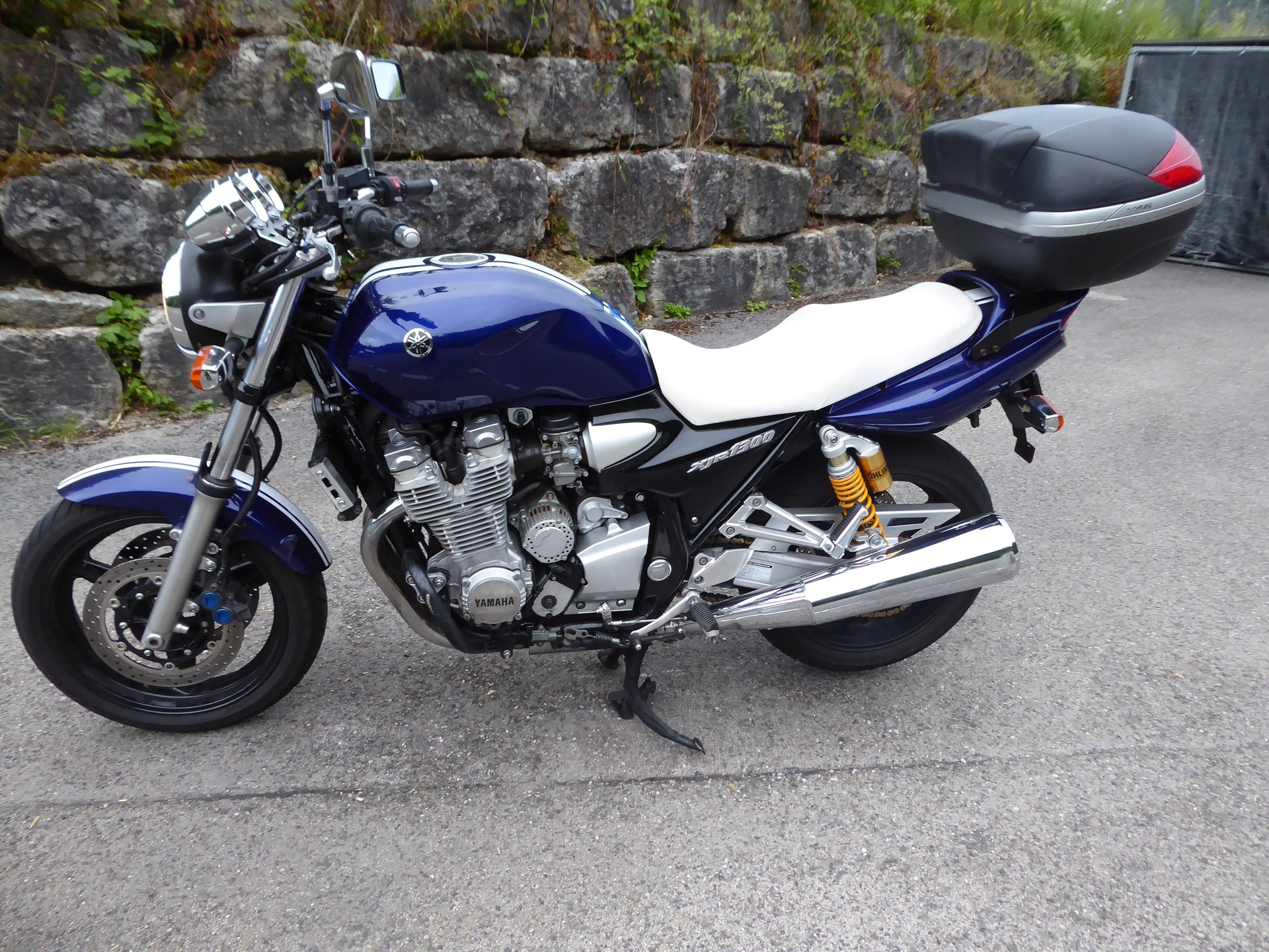 YAMAHA XJR 1300-showroom-element-2