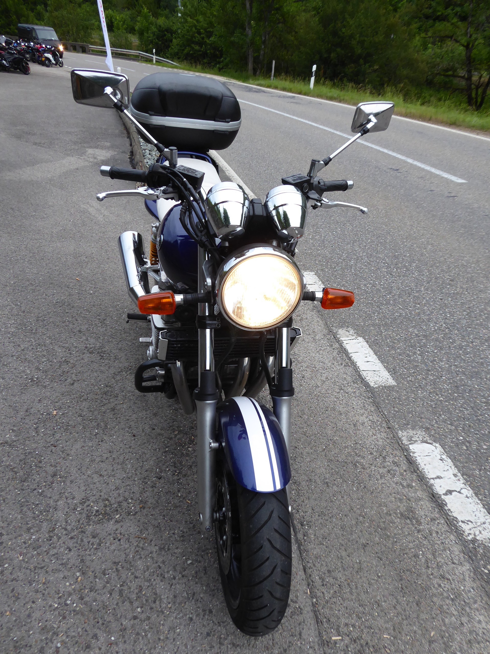 YAMAHA XJR 1300-showroom-element-1