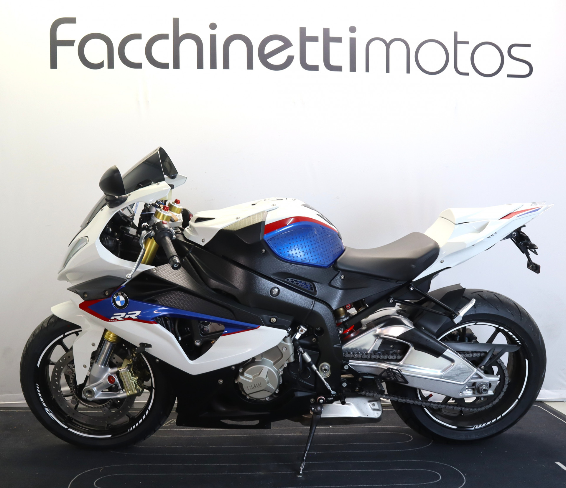 BMW S 1000 RR-showroom-element-1