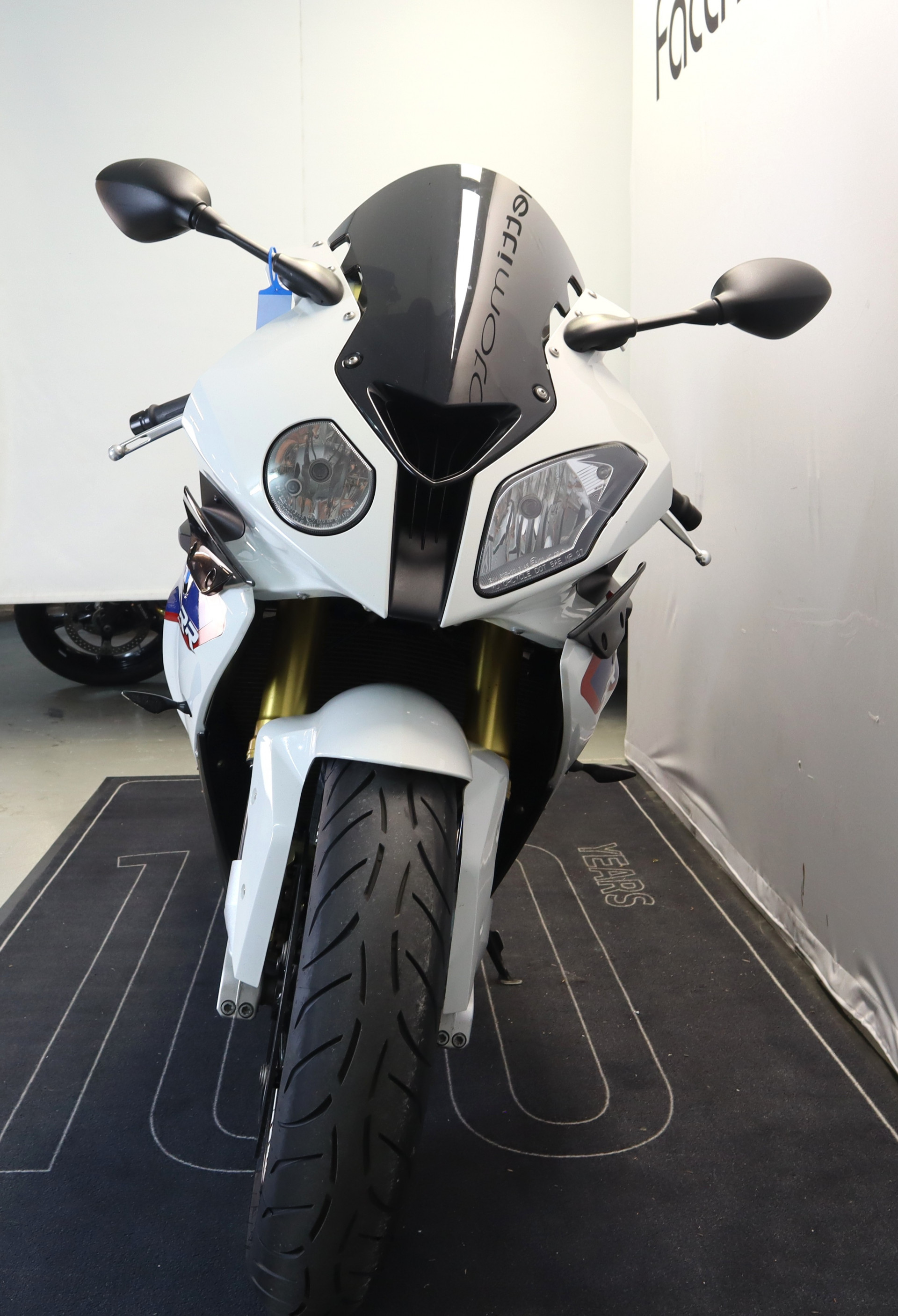 BMW S 1000 RR-showroom-element-2