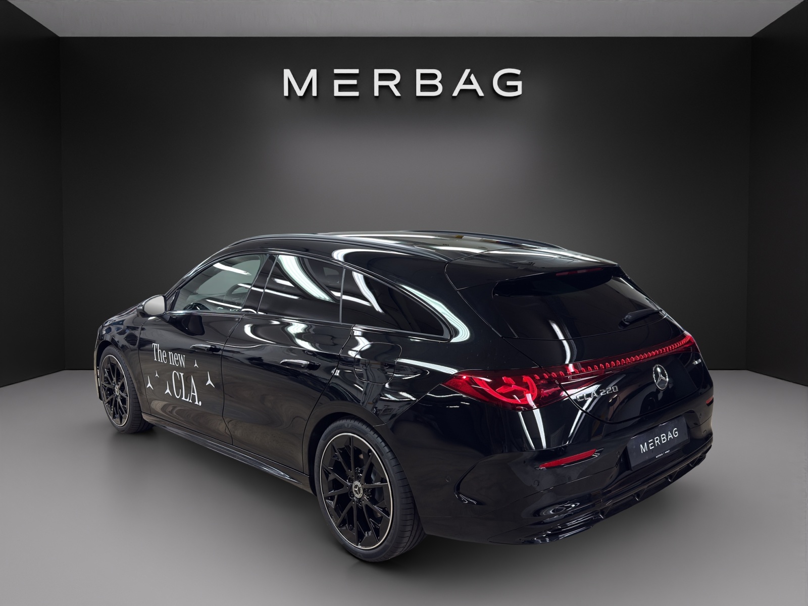 MERCEDES-BENZ CLA 220 4MATIC Shooting Brake-image-2