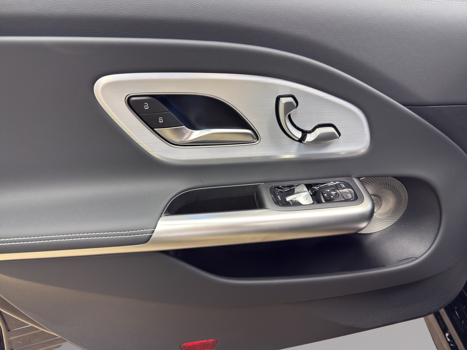 MERCEDES-BENZ CLA 220 4MATIC Shooting Brake-image-12