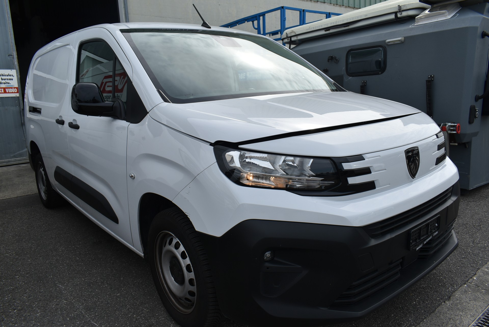 PEUGEOT Partner 1.5 Blue HDi Long Premium 1000kg-image-0