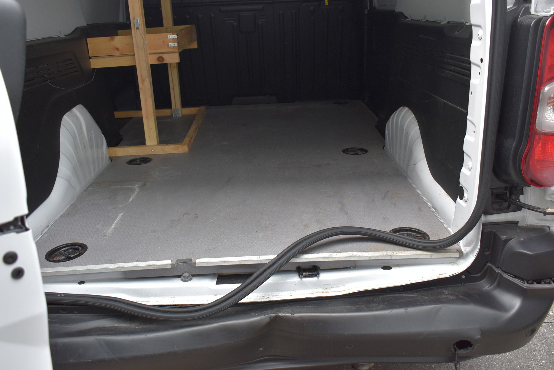PEUGEOT Partner 1.5 Blue HDi Long Premium 1000kg-image-10