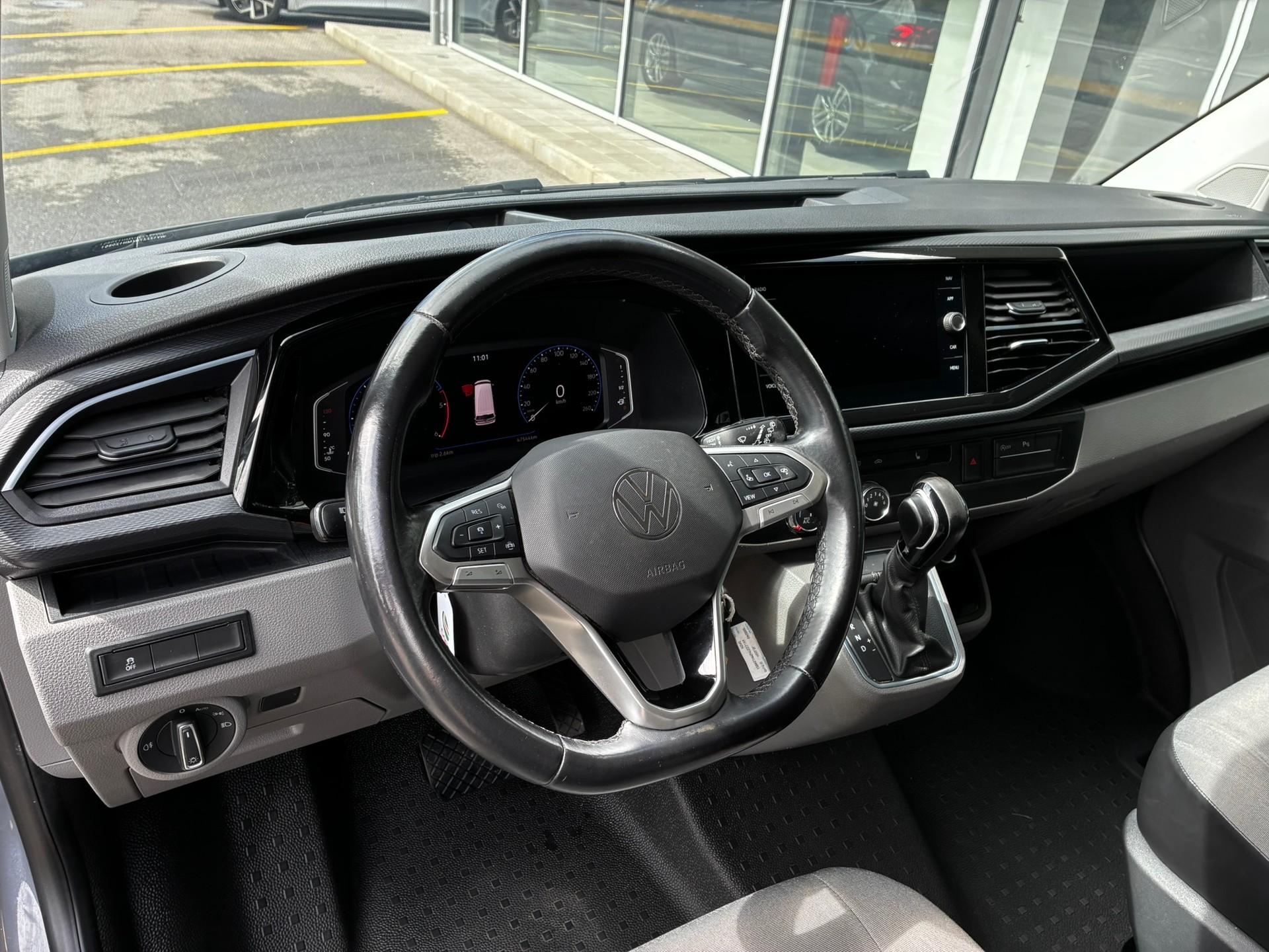VW T6.1 2.0 Bi-TDI 4Motion DSG-image-9