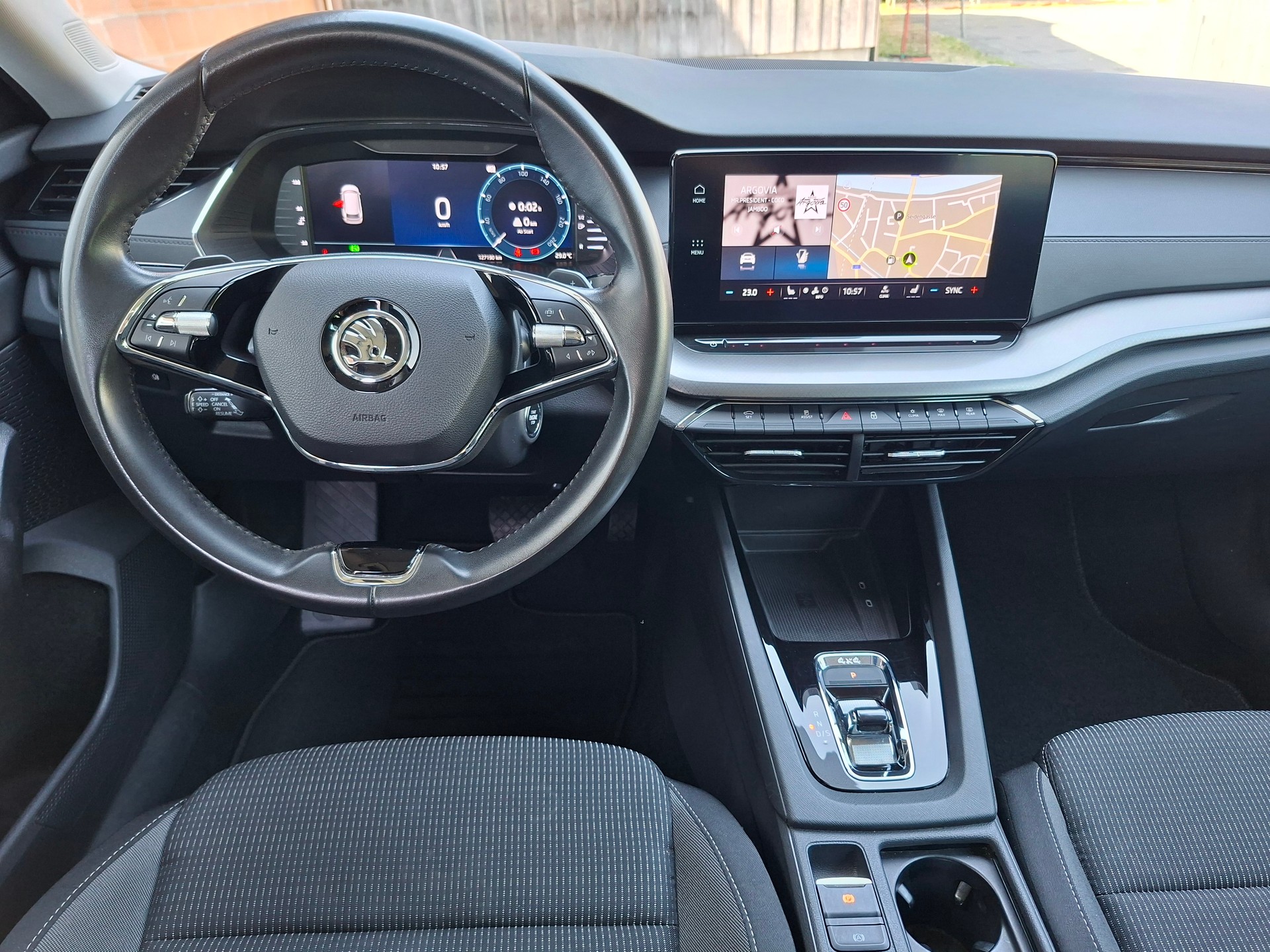 SKODA OCTAVIA Combi 2.0 TDI Ambition 4x4 DSG-image-7