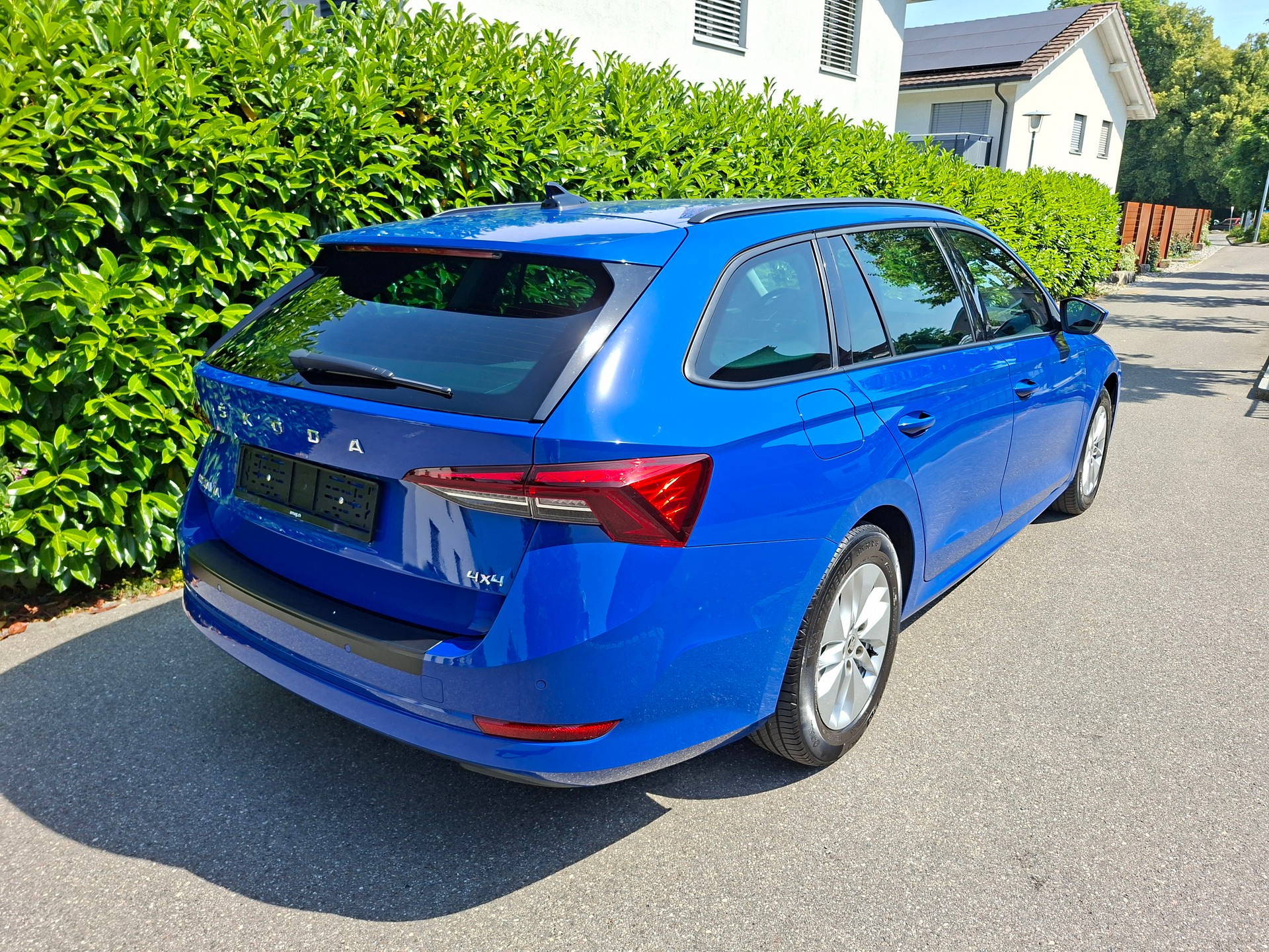 SKODA OCTAVIA Combi 2.0 TDI Ambition 4x4 DSG-image-2