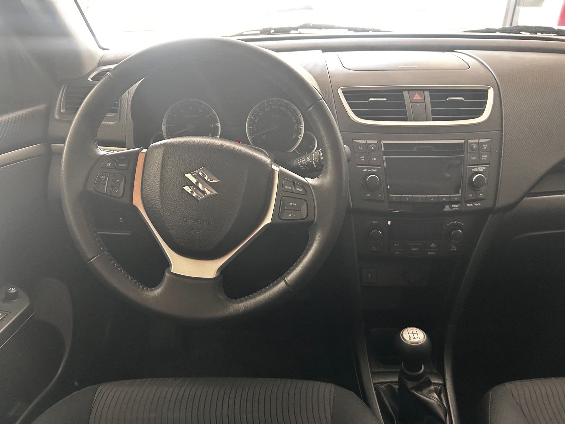 SUZUKI Swift 1.2i 16V GL Top 4x4-image-7