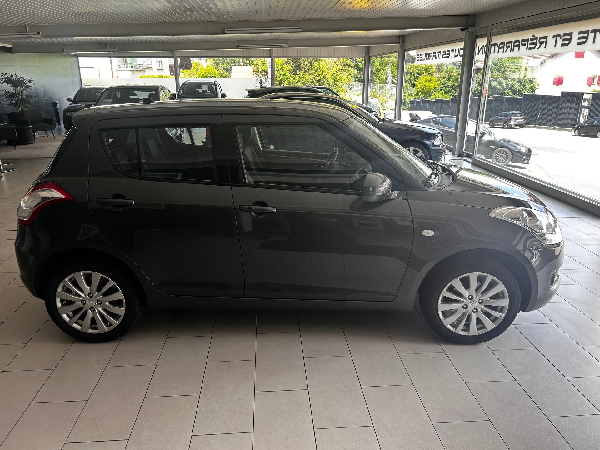 SUZUKI Swift 1.2i 16V GL Top 4x4-image-6