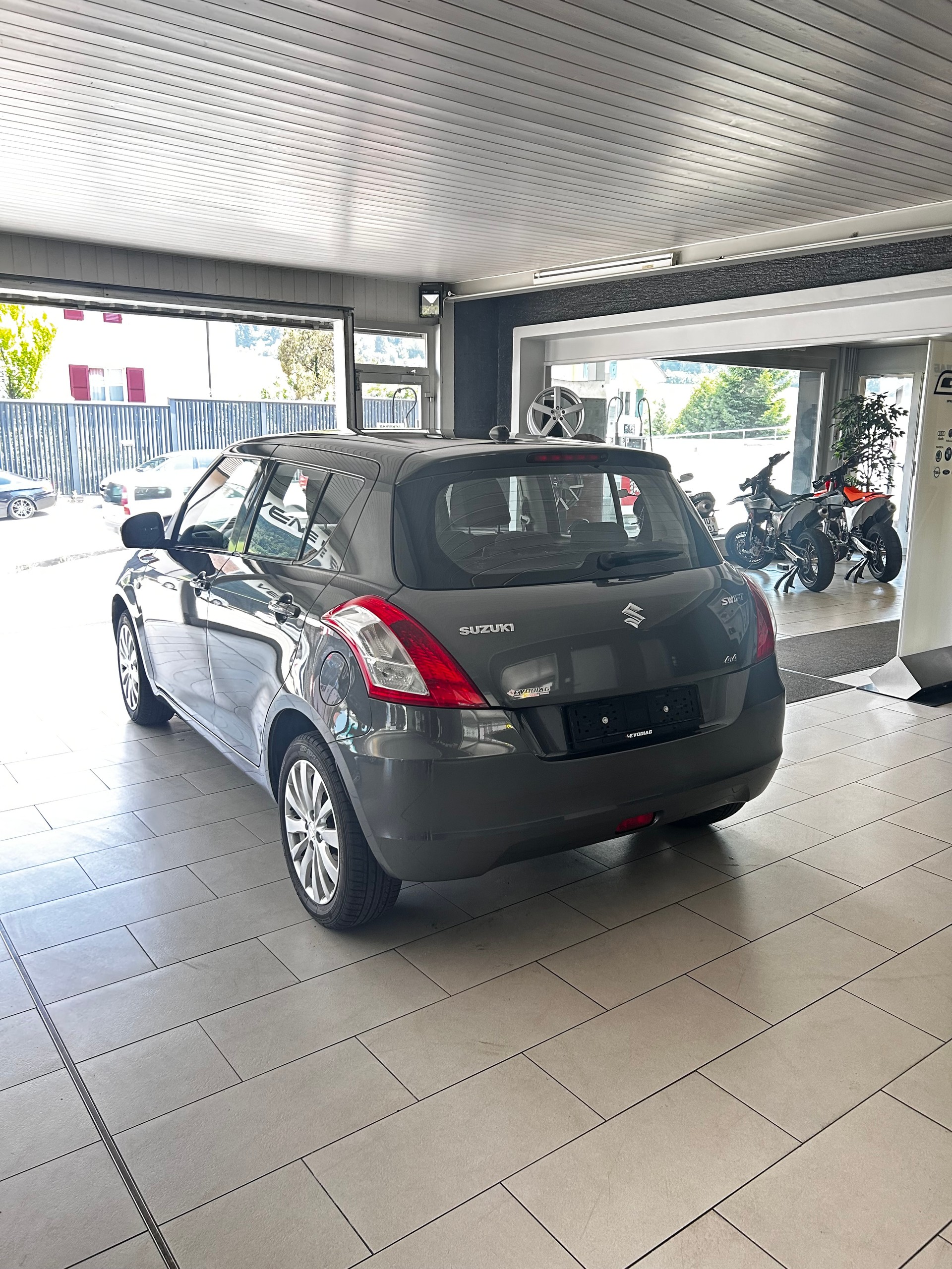 SUZUKI Swift 1.2i 16V GL Top 4x4-image-4