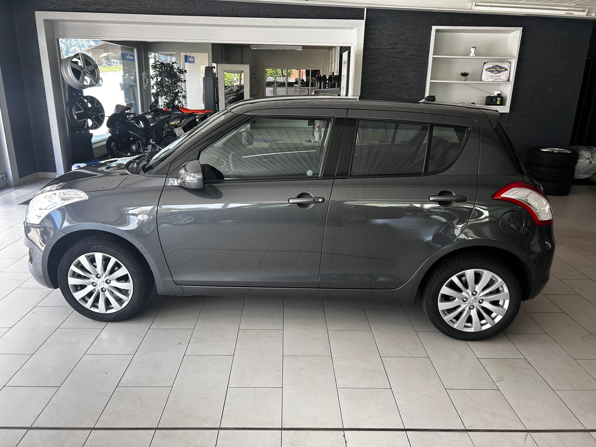SUZUKI Swift 1.2i 16V GL Top 4x4-image-3