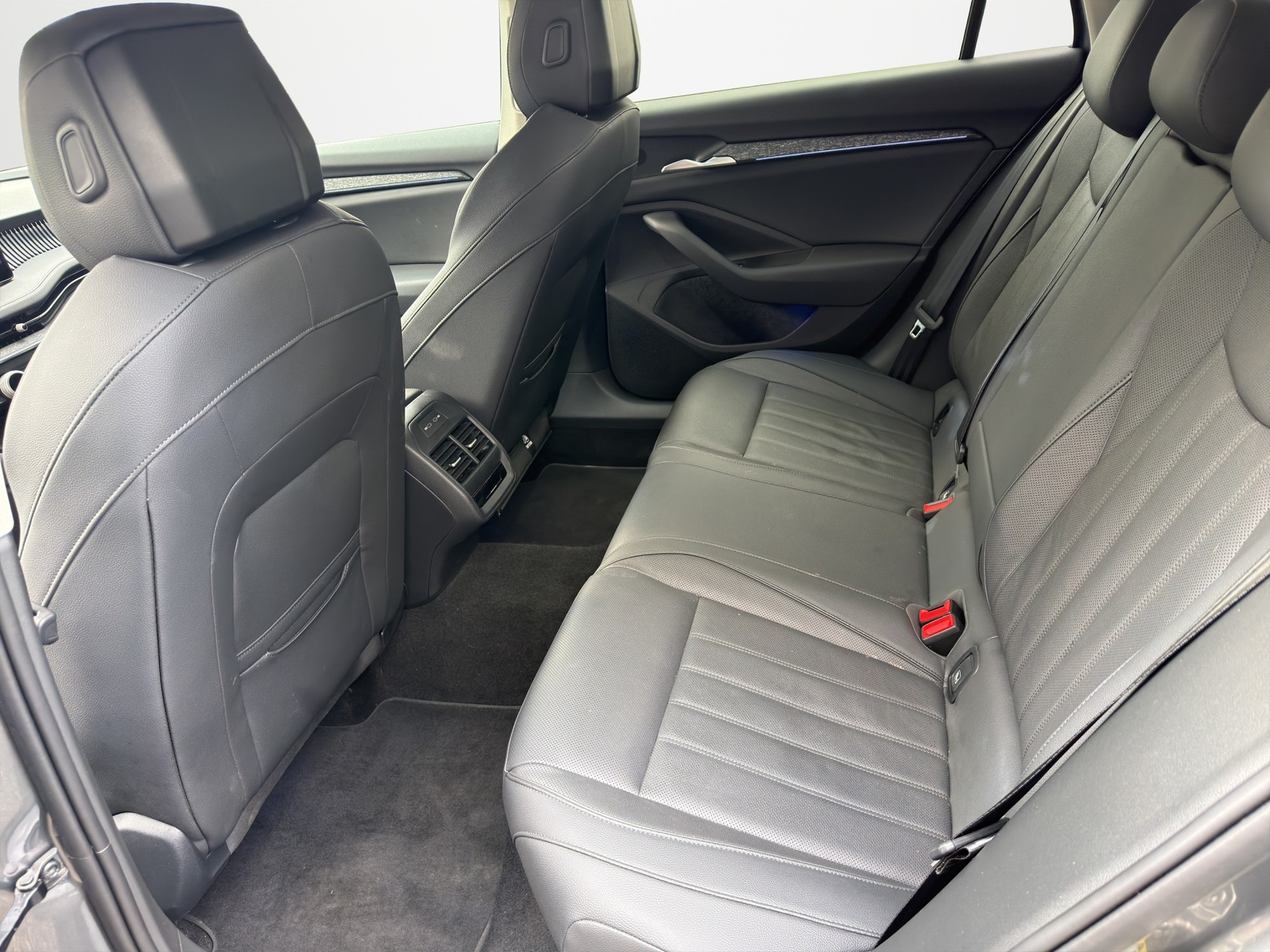 SKODA Superb Combi 1.5 TSI PHEV Selection DSG-image-14
