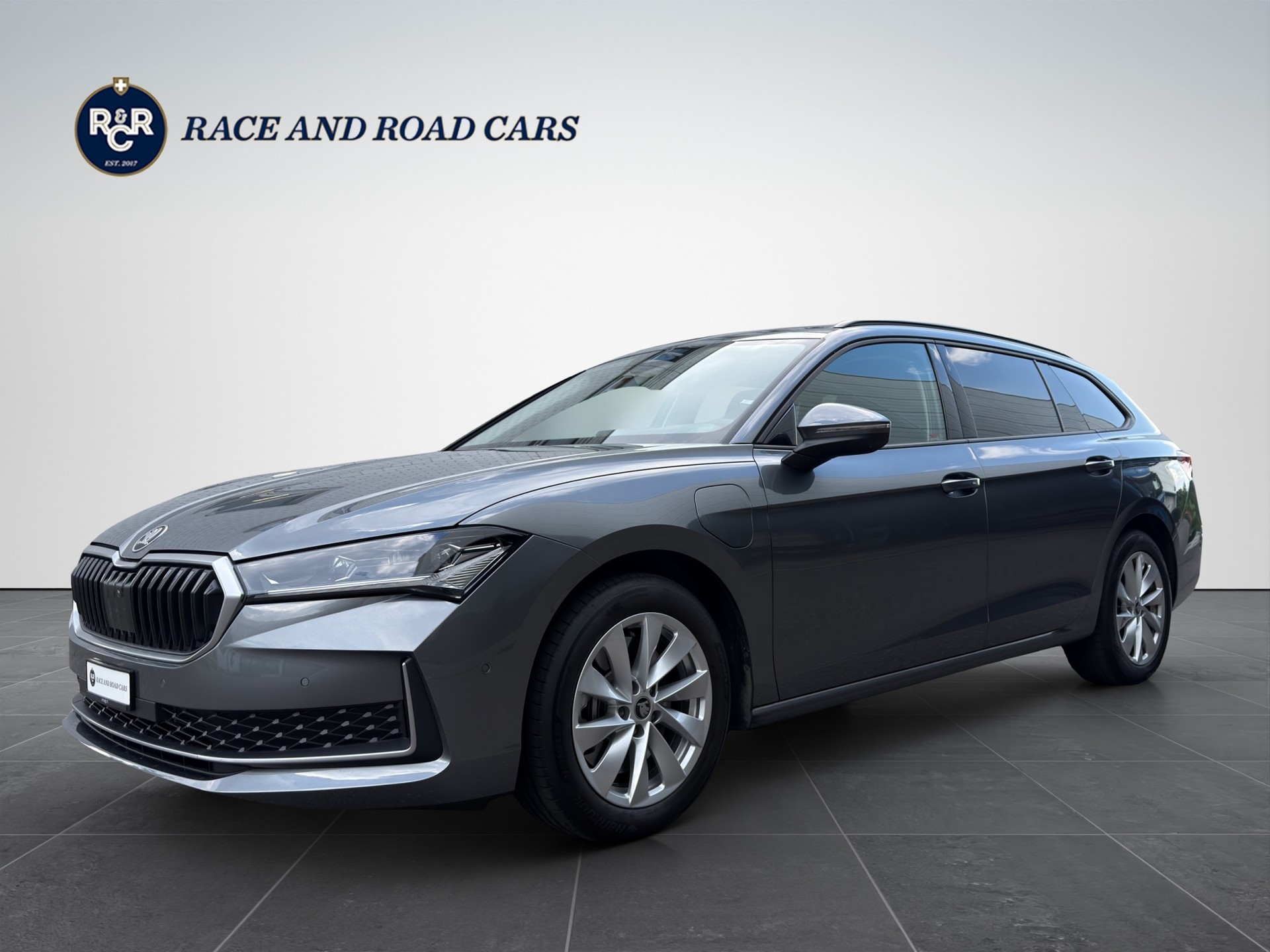 SKODA Superb Combi 1.5 TSI PHEV Selection DSG-image-0