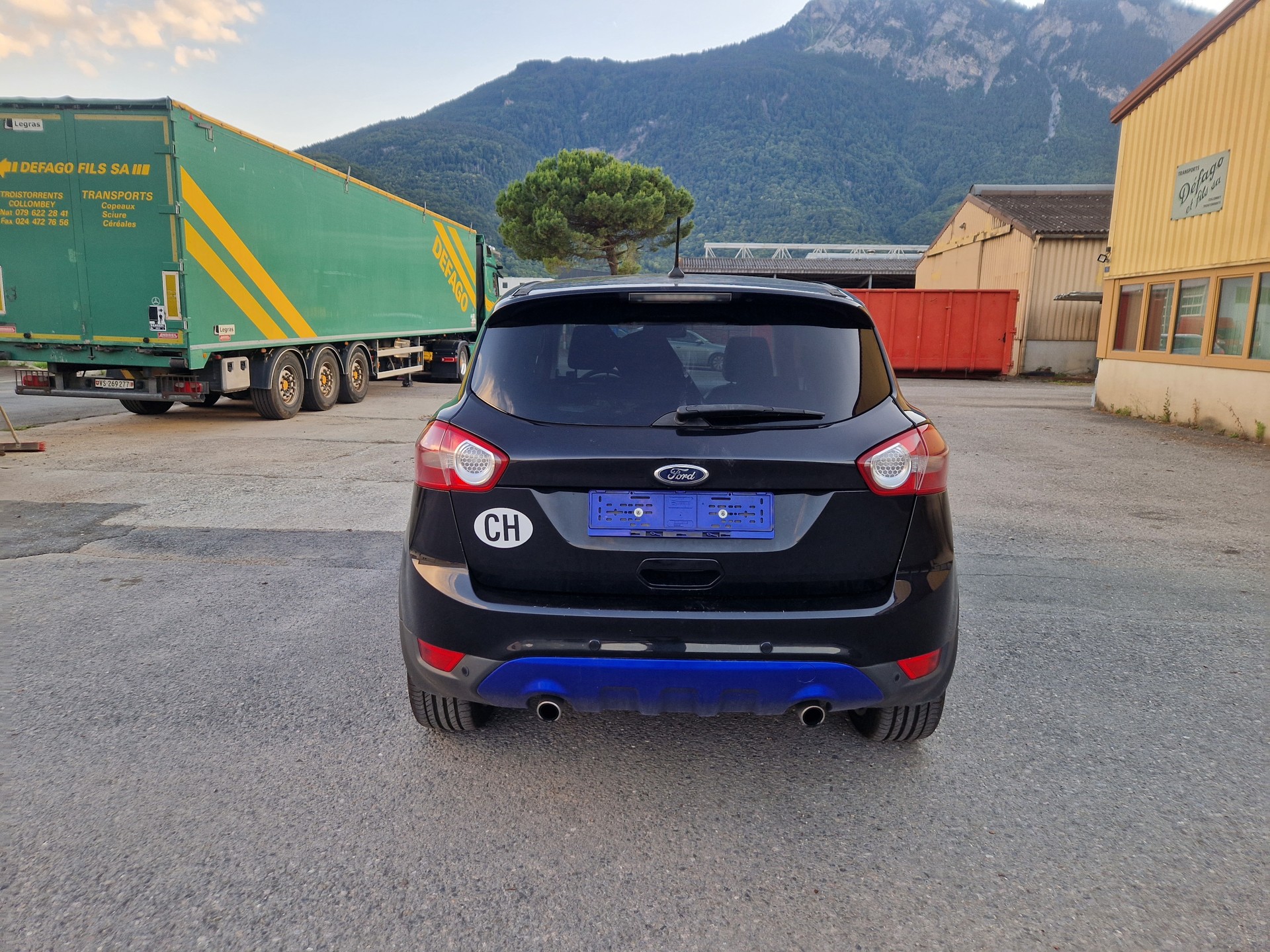 FORD Kuga 2.5 Turbo Carving 4WD-image-4