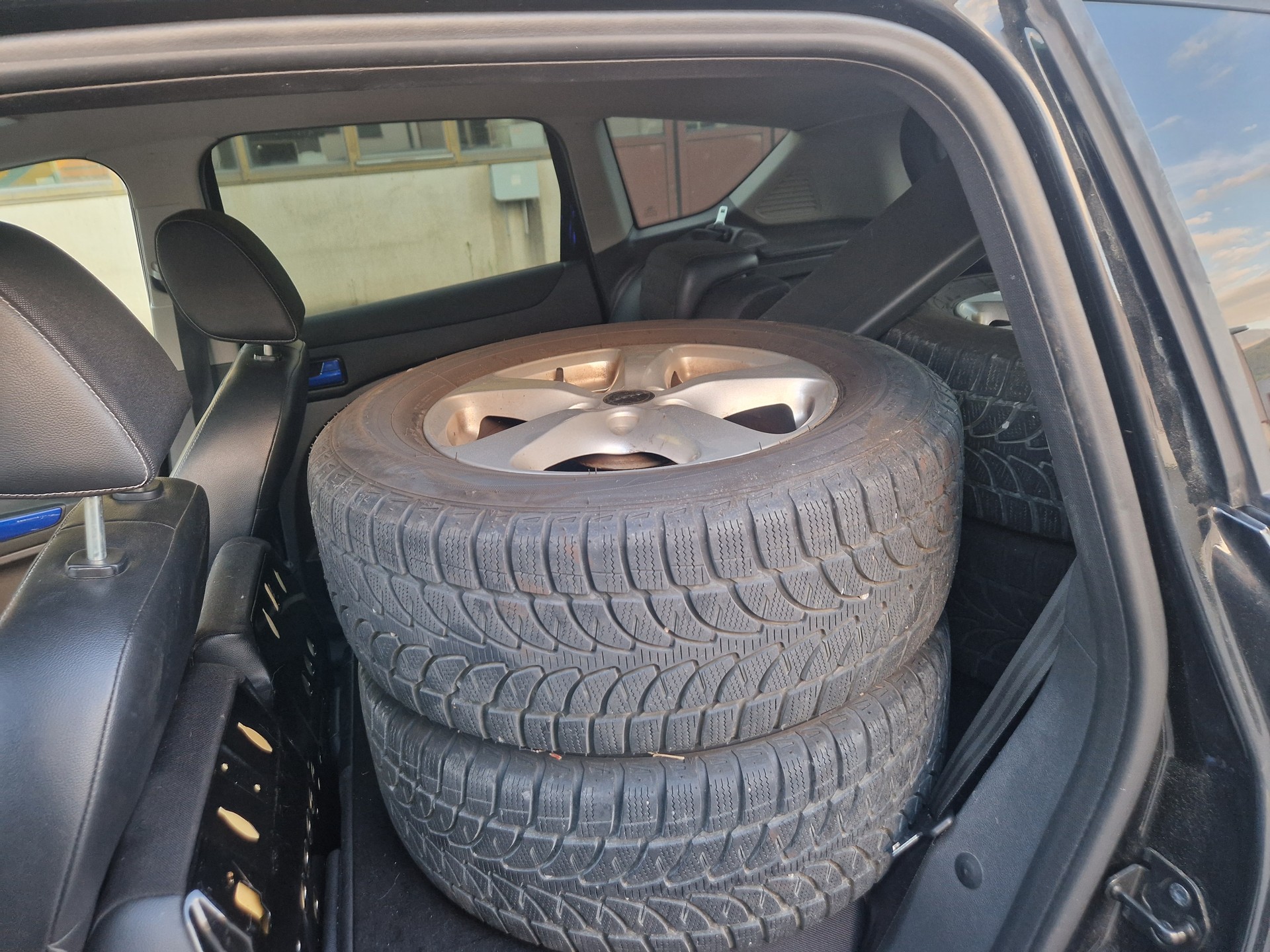 FORD Kuga 2.5 Turbo Carving 4WD-image-6