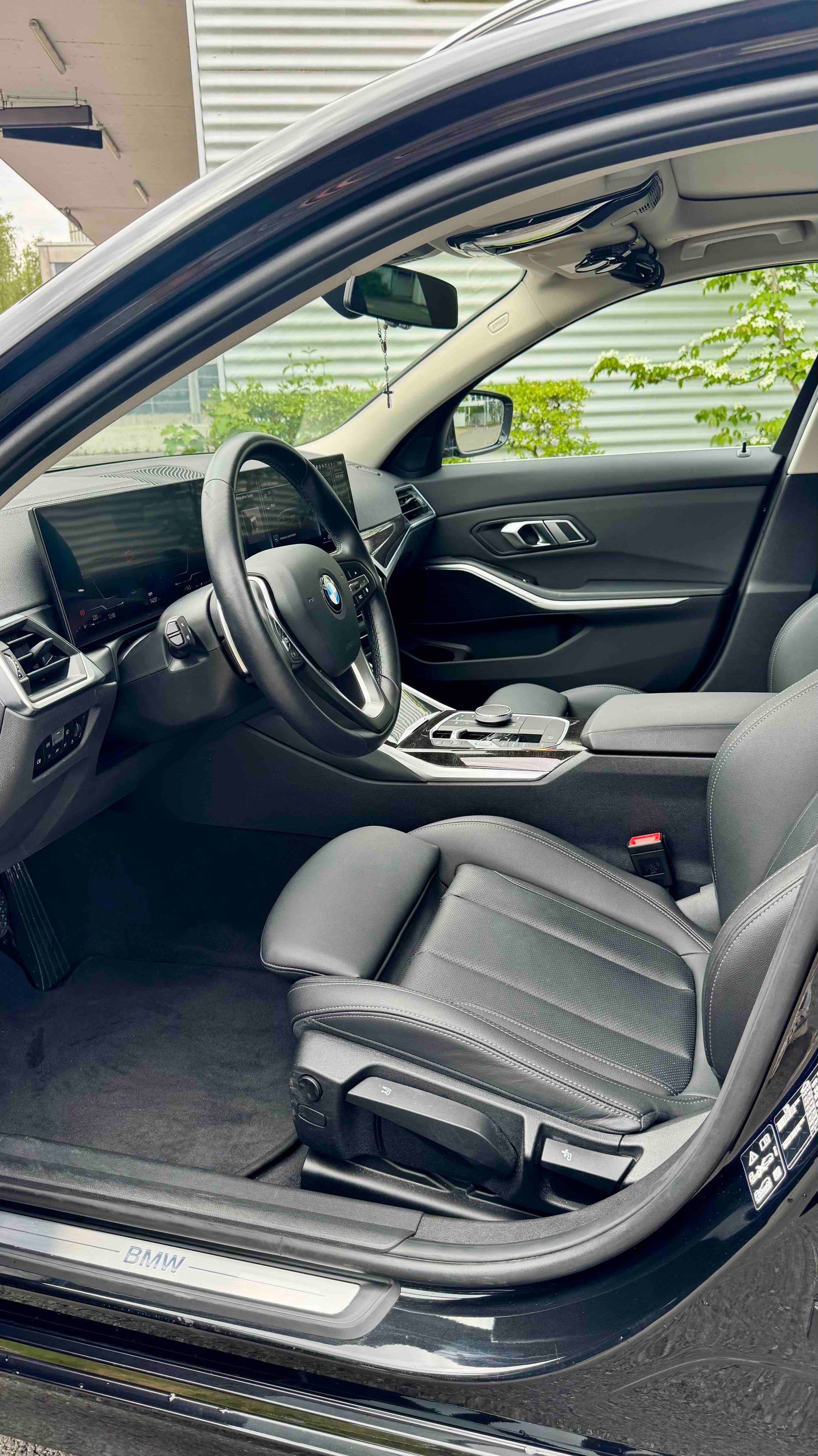 BMW xDrive Touring | Panoramadach | Leder | 8-fach bereift | Facelift | Top Zustand-image-4