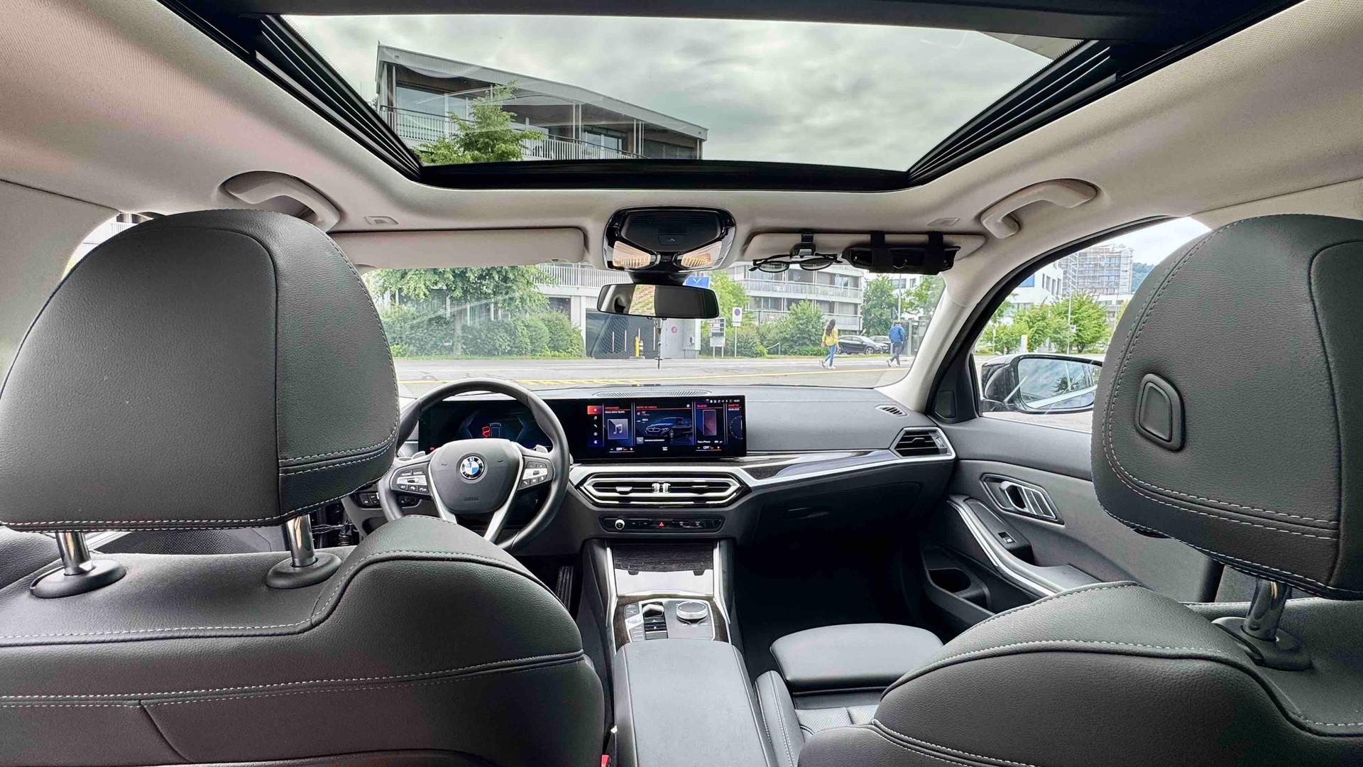 BMW xDrive Touring | Panoramadach | Leder | 8-fach bereift | Facelift | Top Zustand-image-5