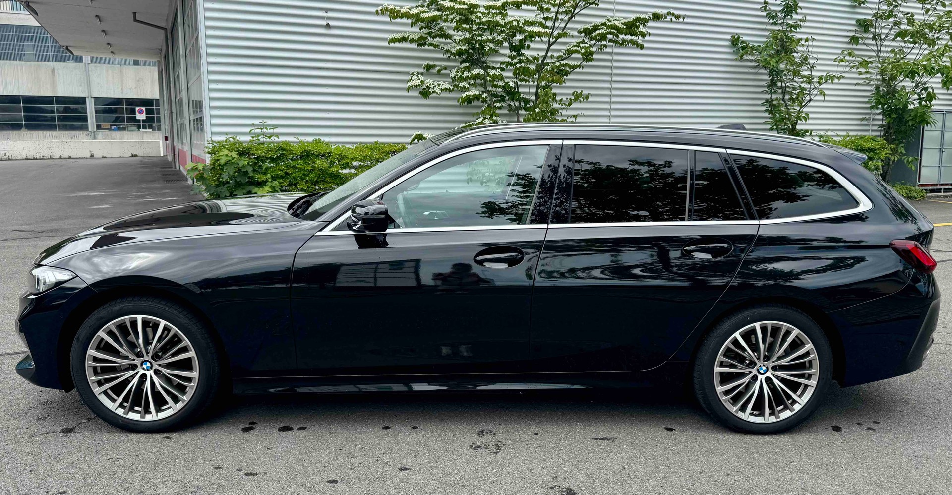 BMW xDrive Touring | Panoramadach | Leder | 8-fach bereift | Facelift | Top Zustand-image-1