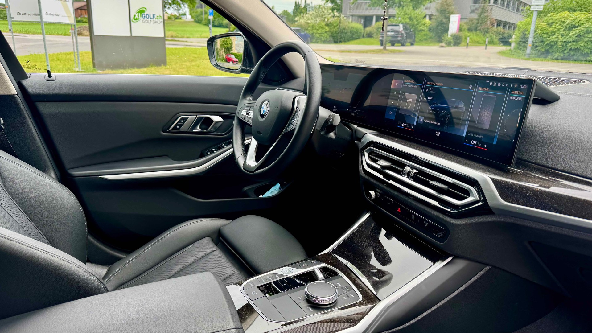 BMW xDrive Touring | Panoramadach | Leder | 8-fach bereift | Facelift | Top Zustand-image-3