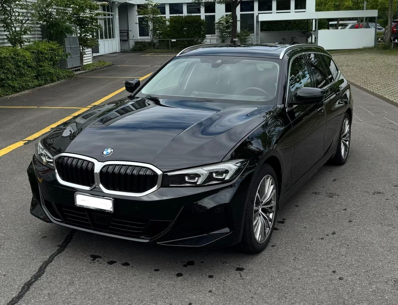 BMW xDrive Touring | Panoramadach | Leder | 8-fach bereift | Facelift | Top Zustand-image-0