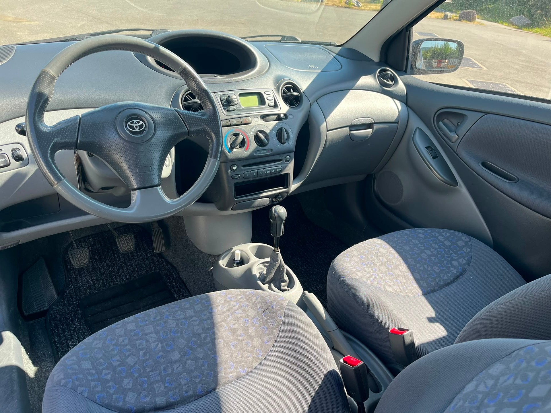 TOYOTA Yaris 1.3 Linea Luna-image-6