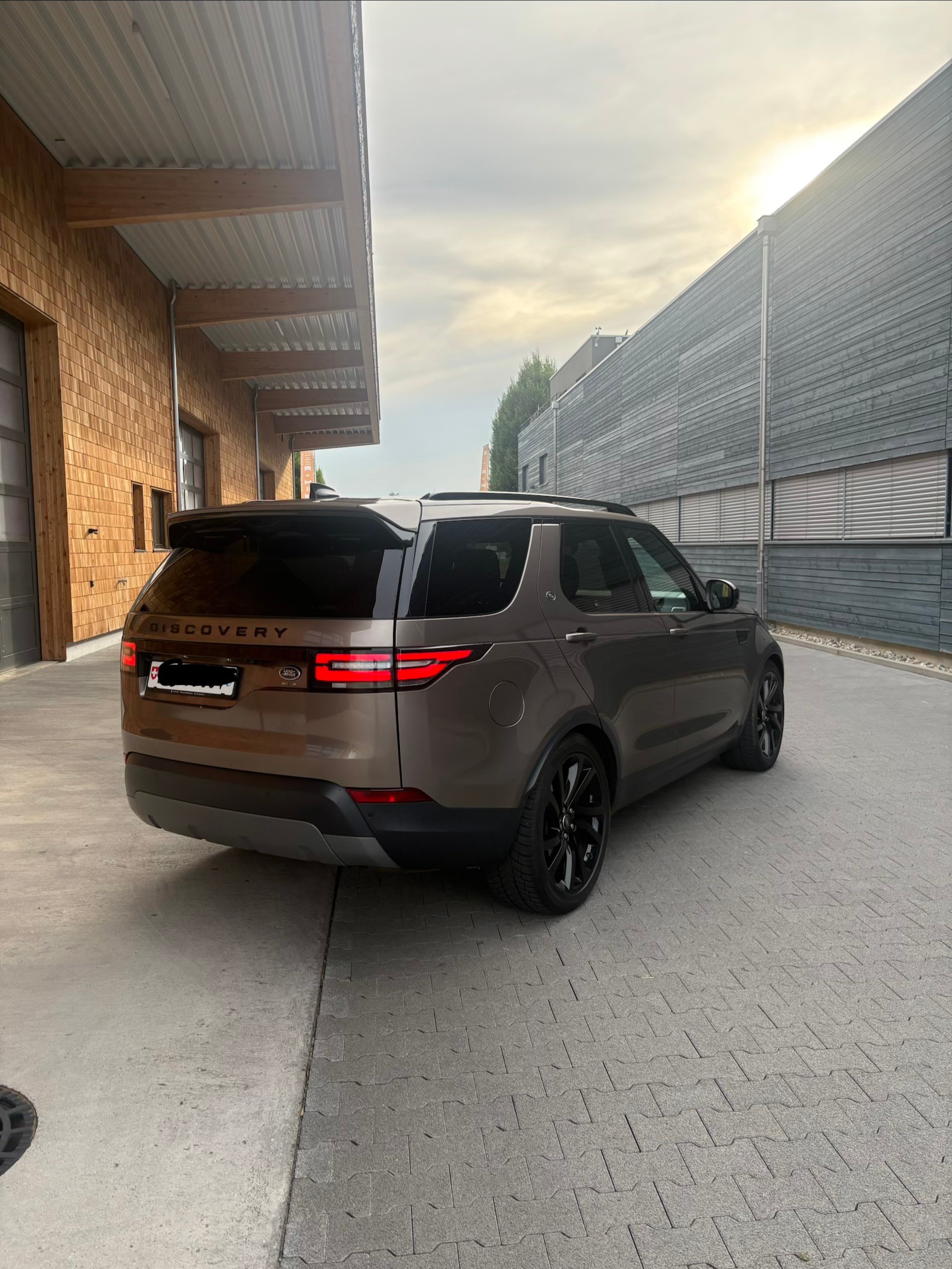 LAND ROVER 2.0 SD4 HSE-image-2