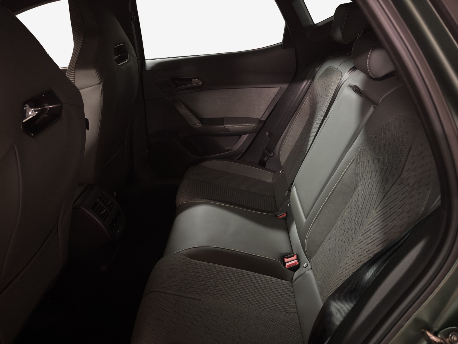 CUPRA Formentor 1.5 TSI DSG-image-11