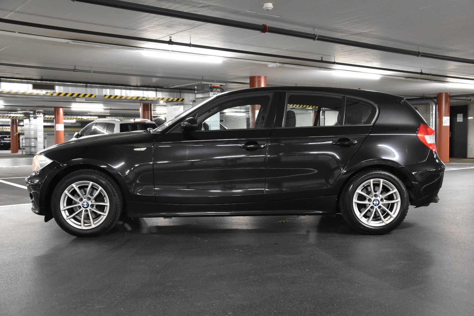 BMW 120i-image-2