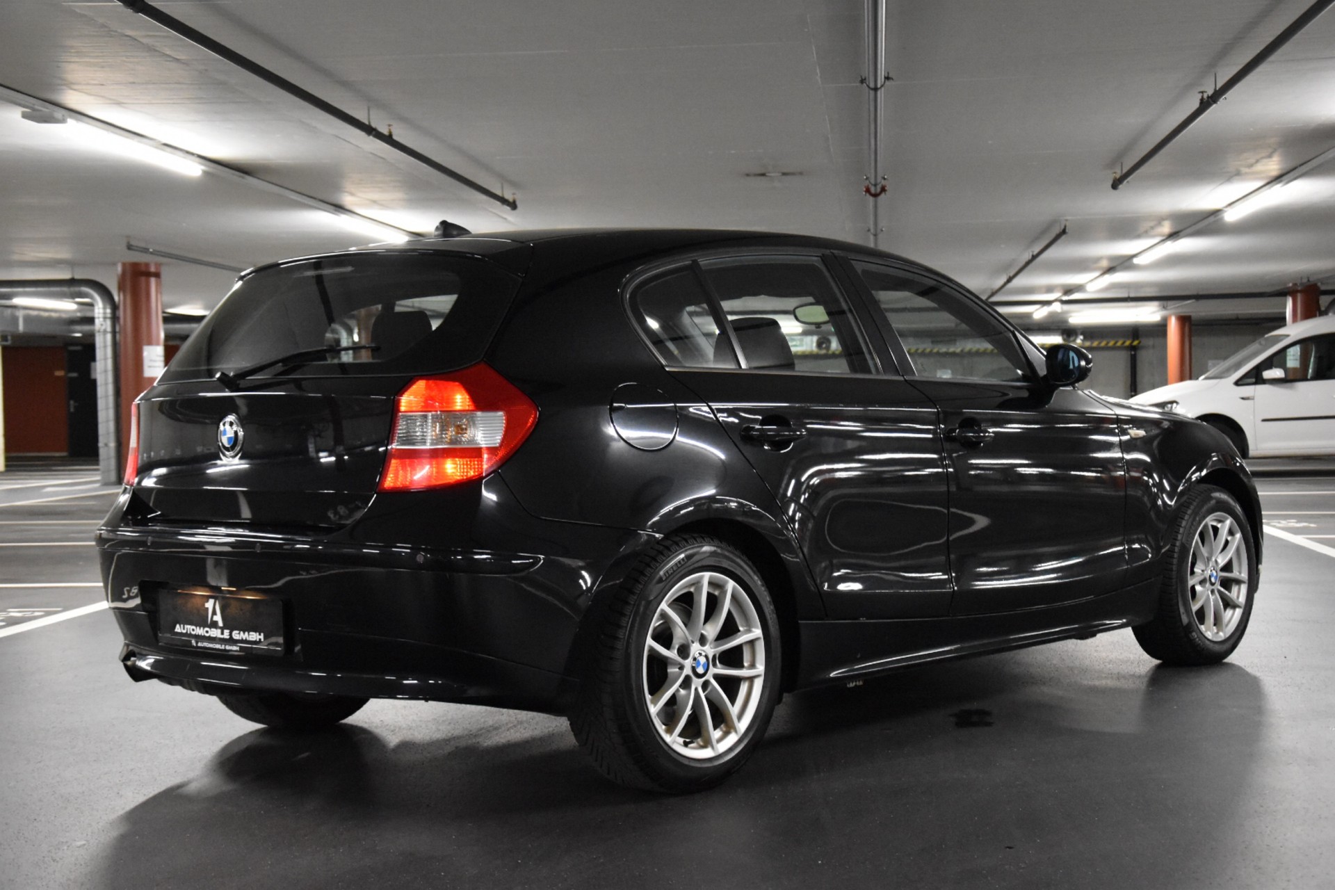 BMW 120i-image-5