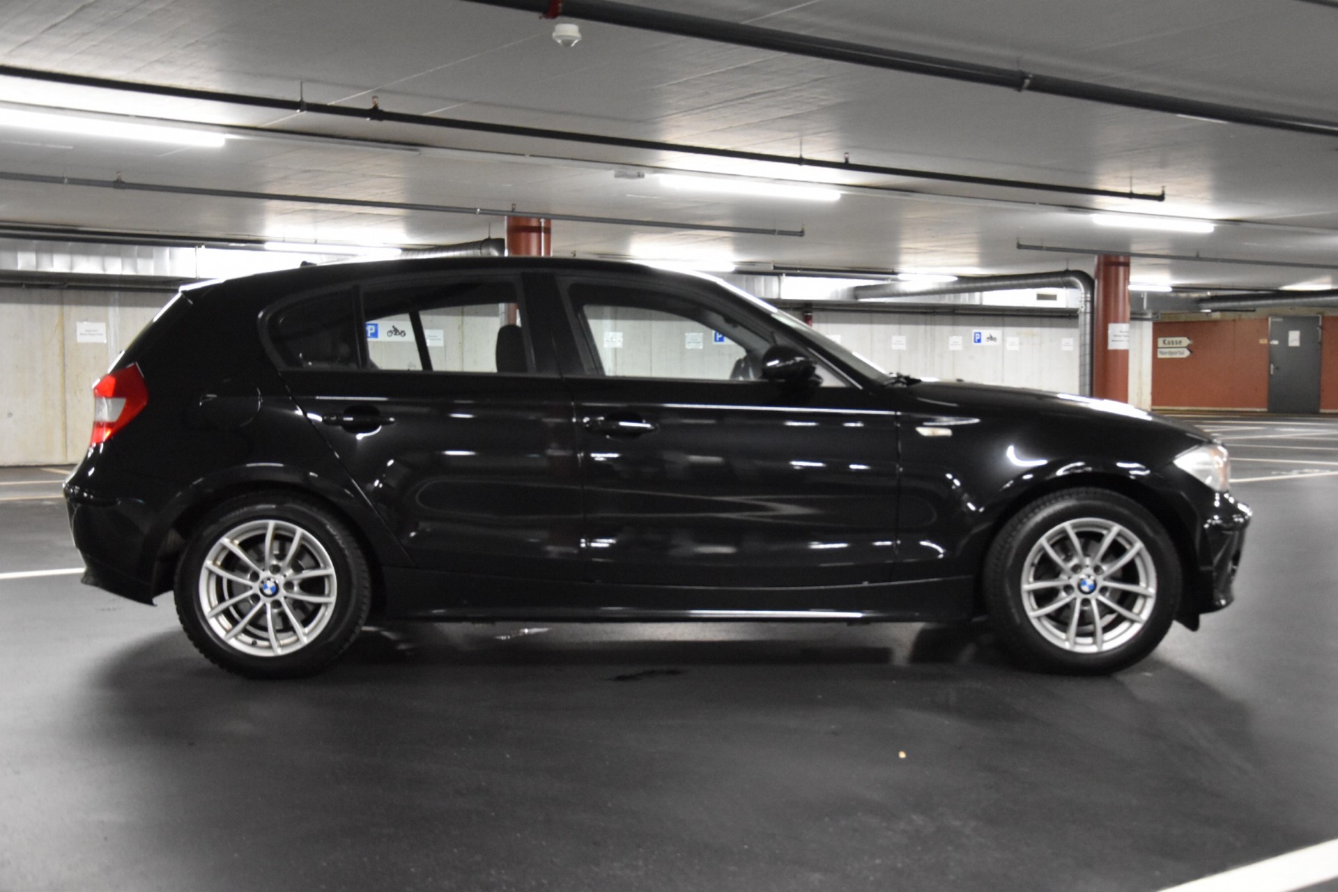 BMW 120i-image-6
