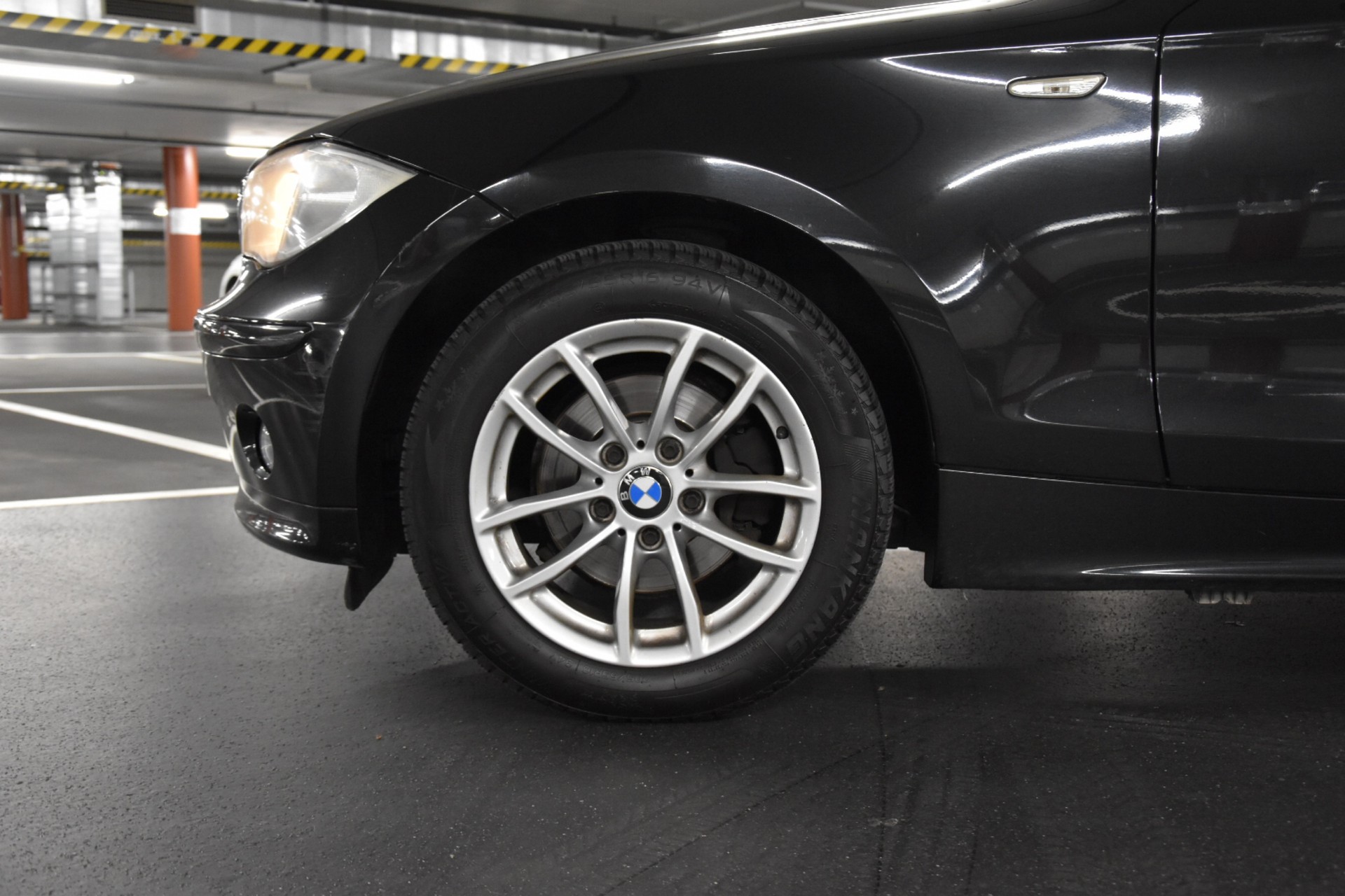 BMW 120i-image-1