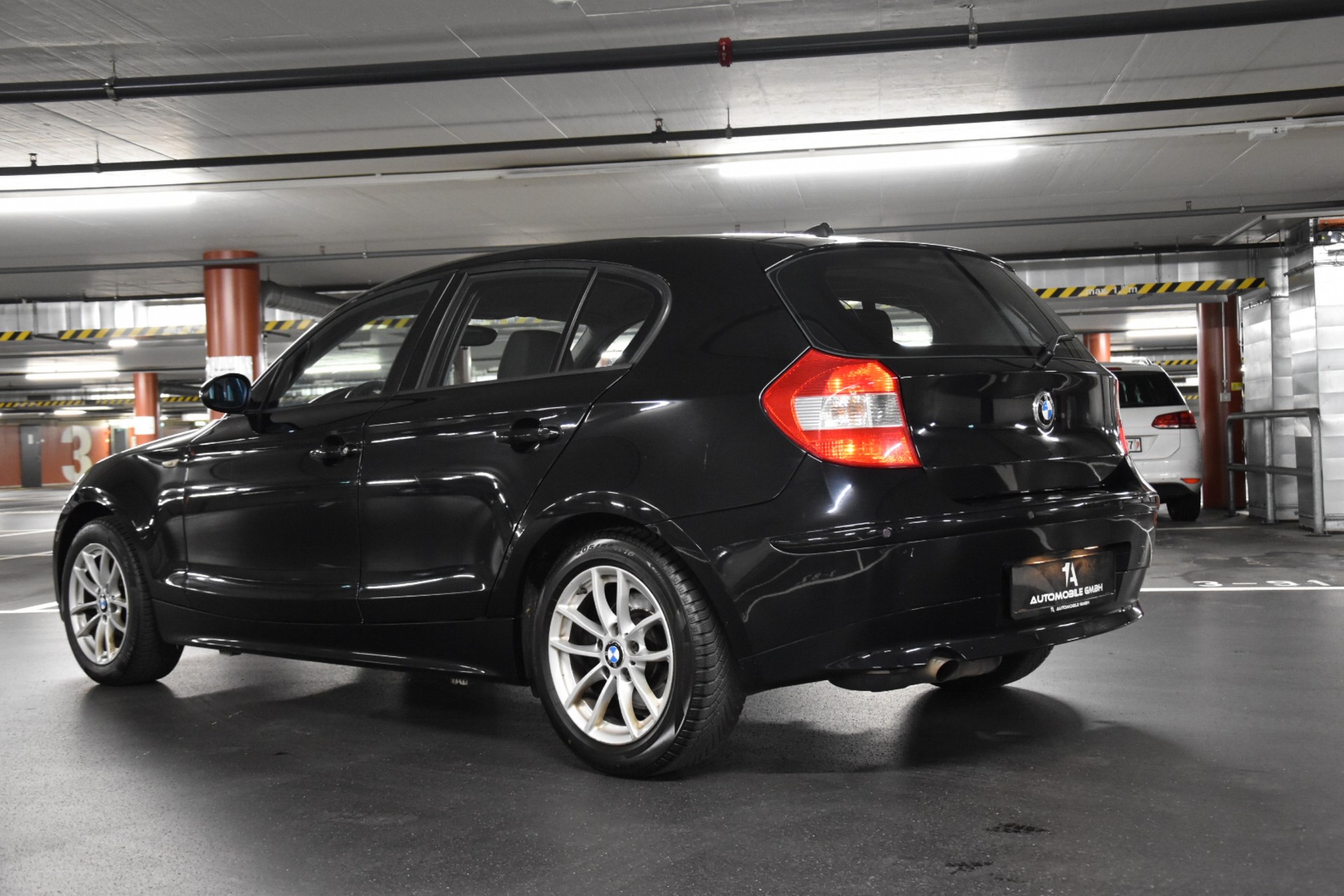 BMW 120i-image-3