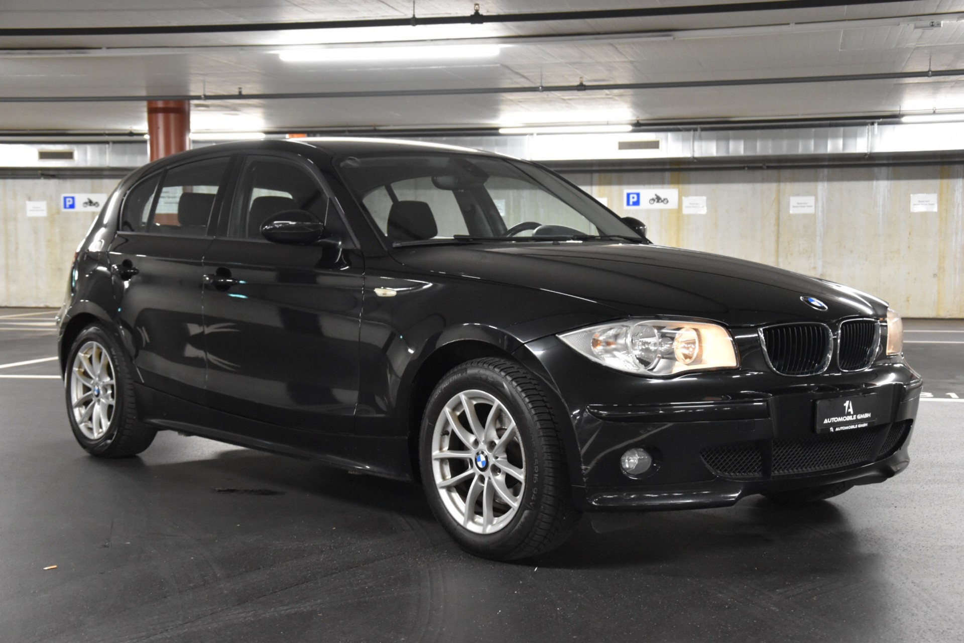 BMW 120i-image-7