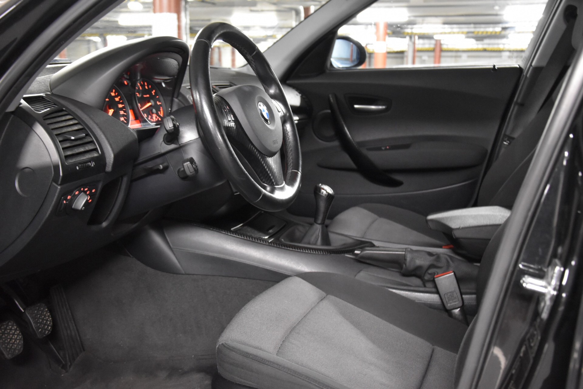 BMW 120i-image-15