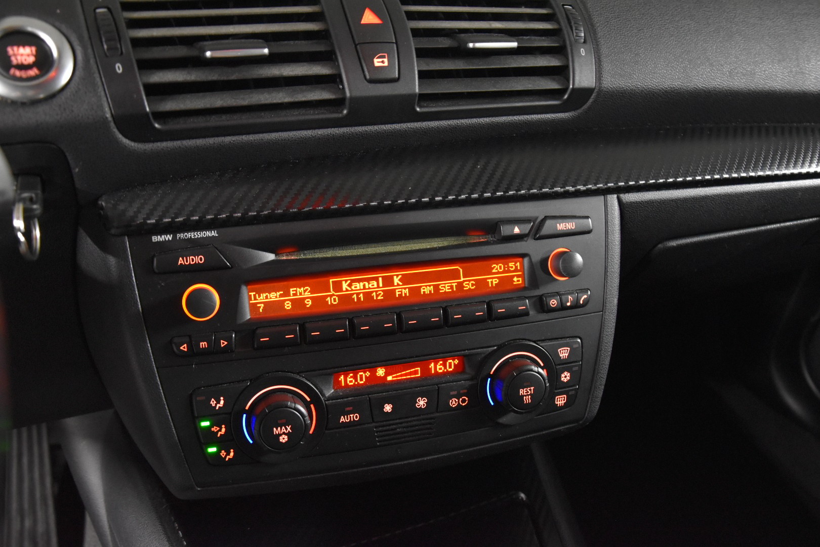 BMW 120i-image-13
