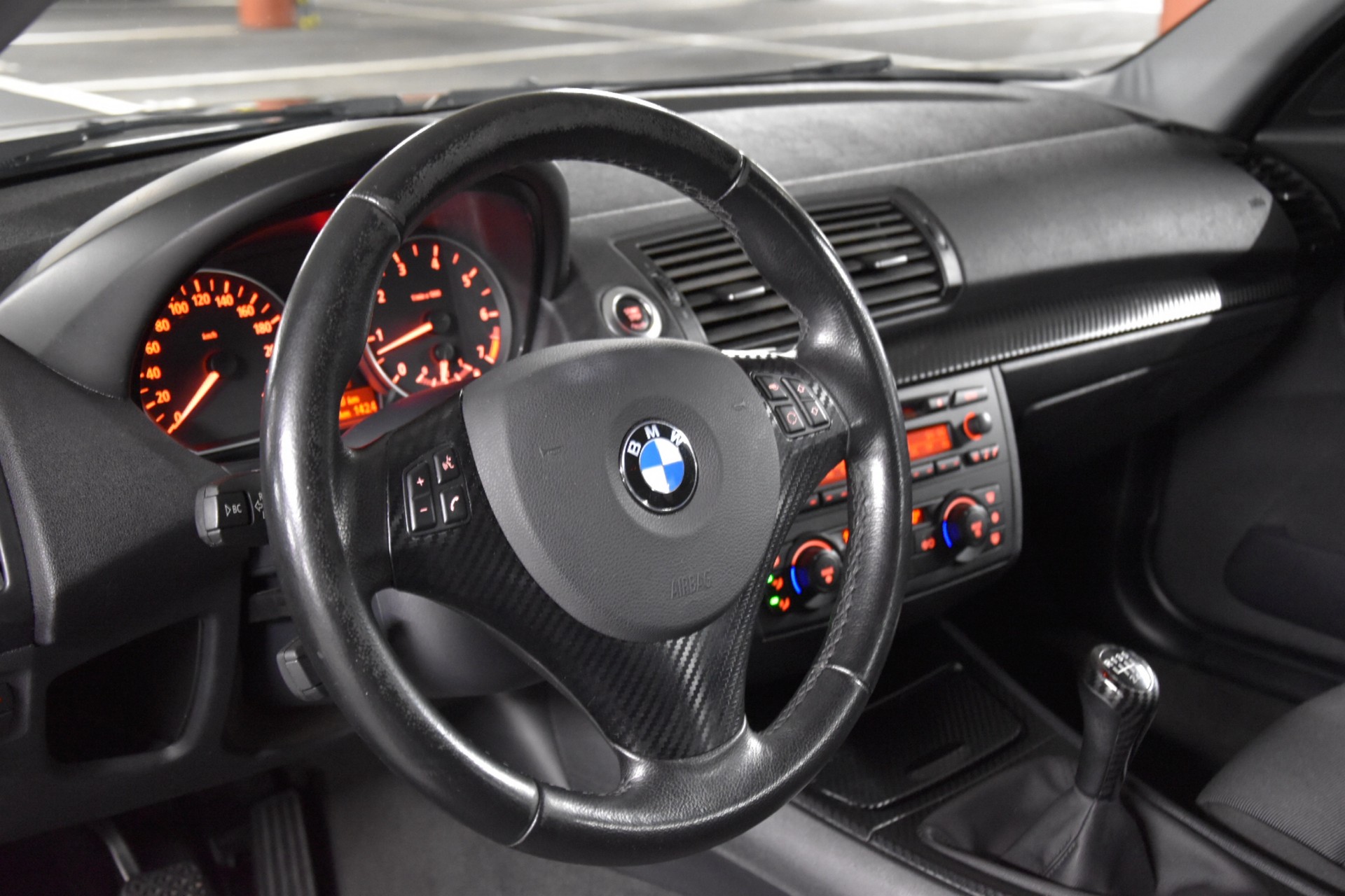 BMW 120i-image-14