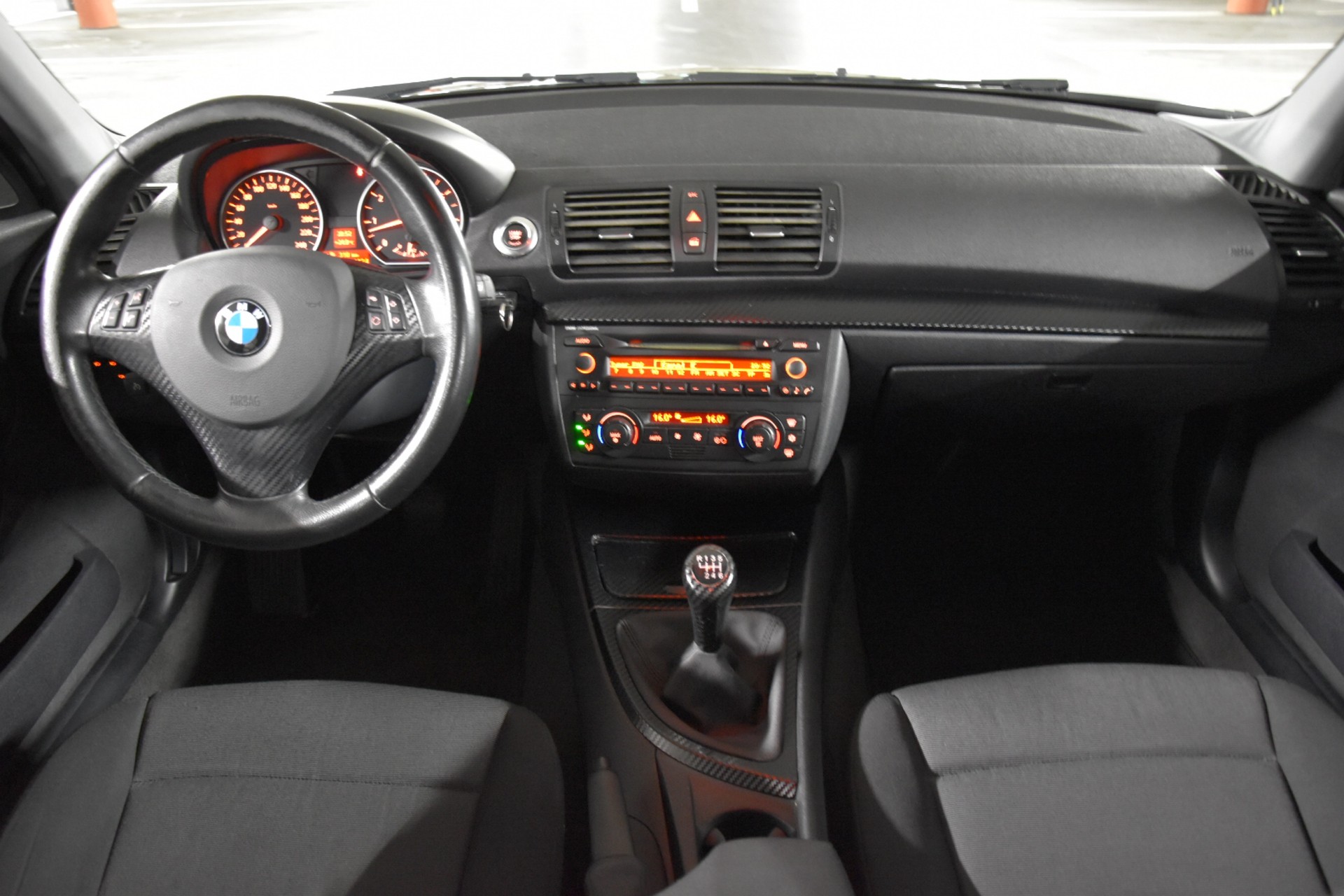 BMW 120i-image-8