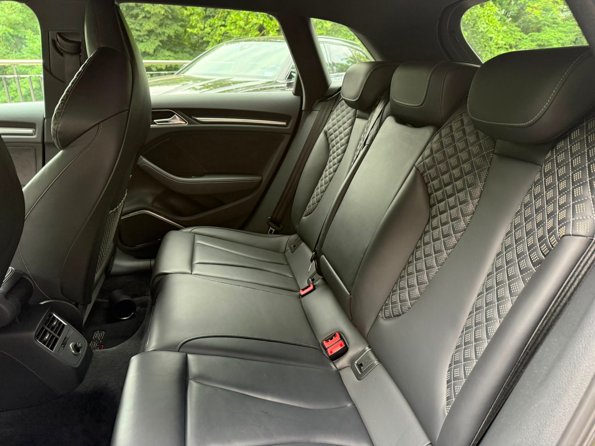 AUDI RS3 Sportback 2.5 TSI quattro S-tronic-image-14