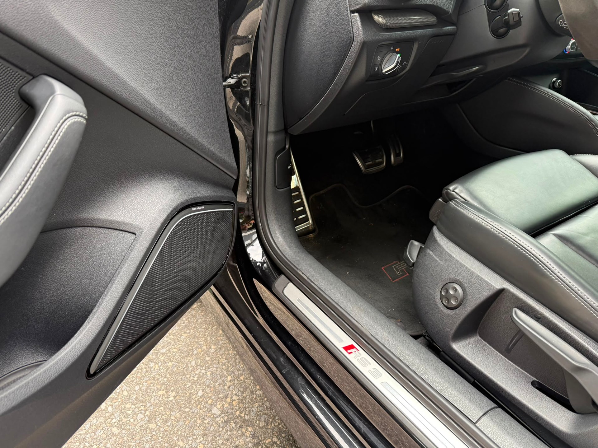 AUDI RS3 Sportback 2.5 TSI quattro S-tronic-image-13