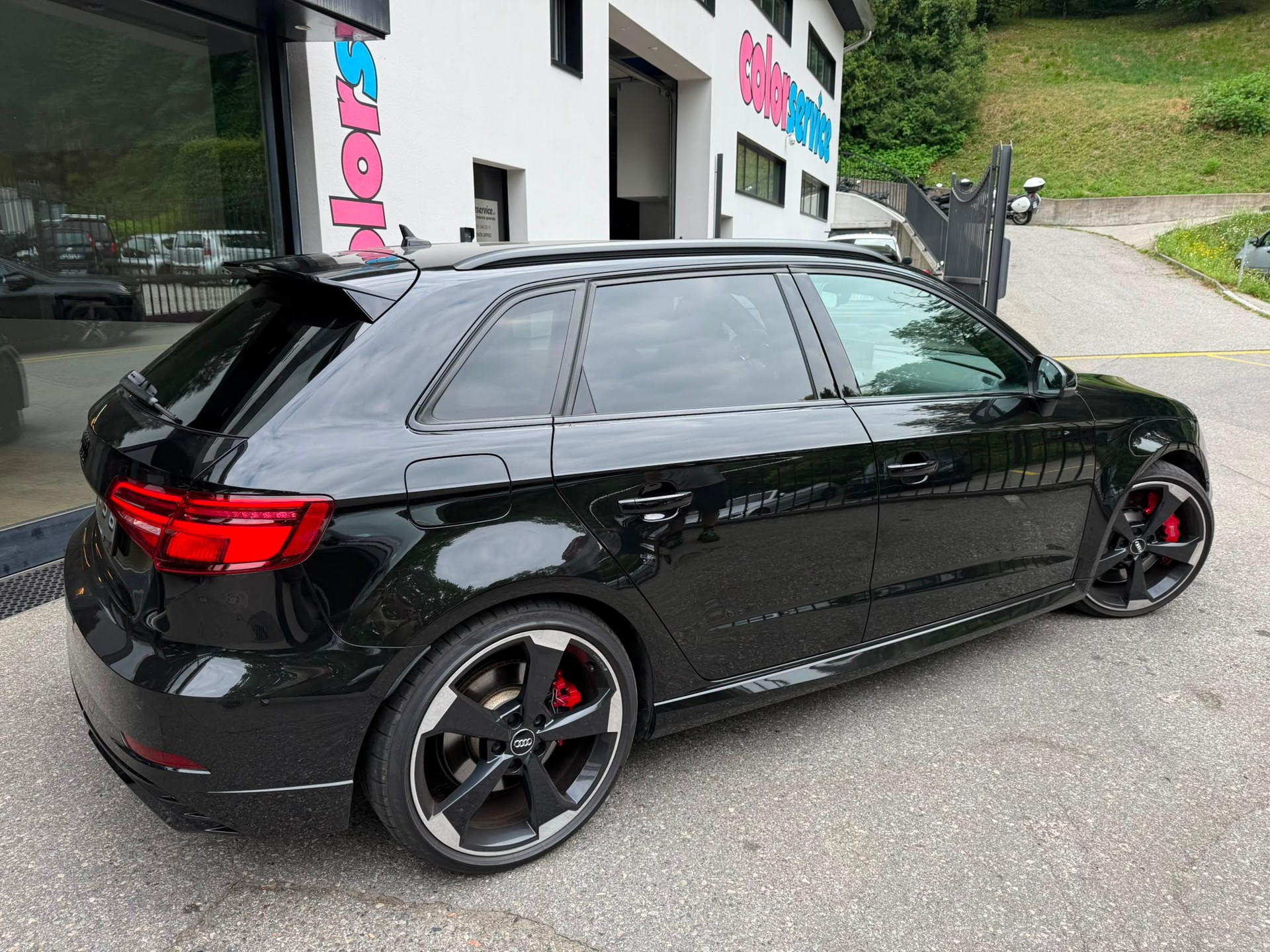 AUDI RS3 Sportback 2.5 TSI quattro S-tronic-image-4