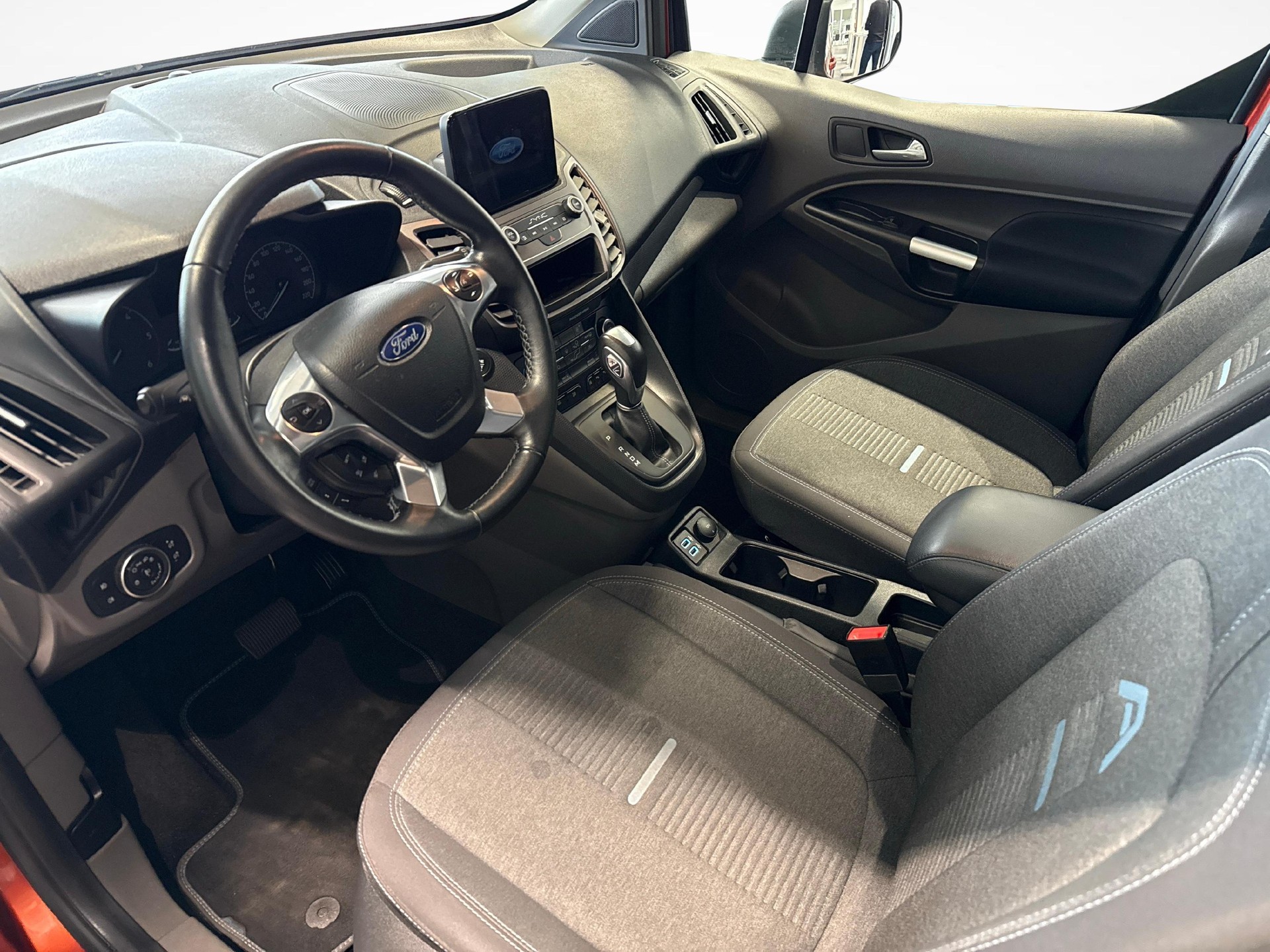 FORD Tourneo Connect 1.5 EcoBlue 120 Active-image-9
