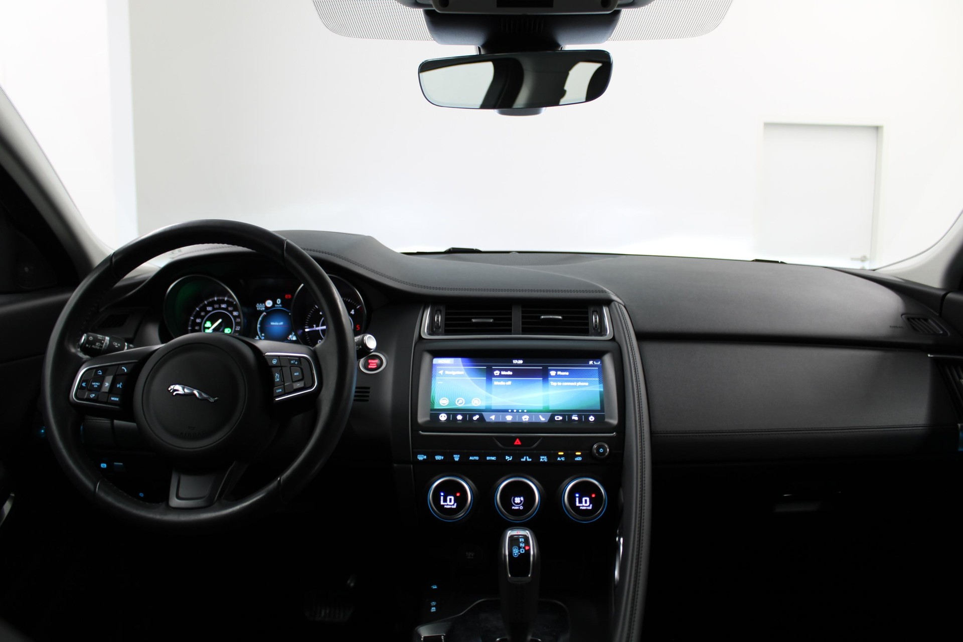 JAGUAR E-Pace 2.0 D 150 S AWD-image-8