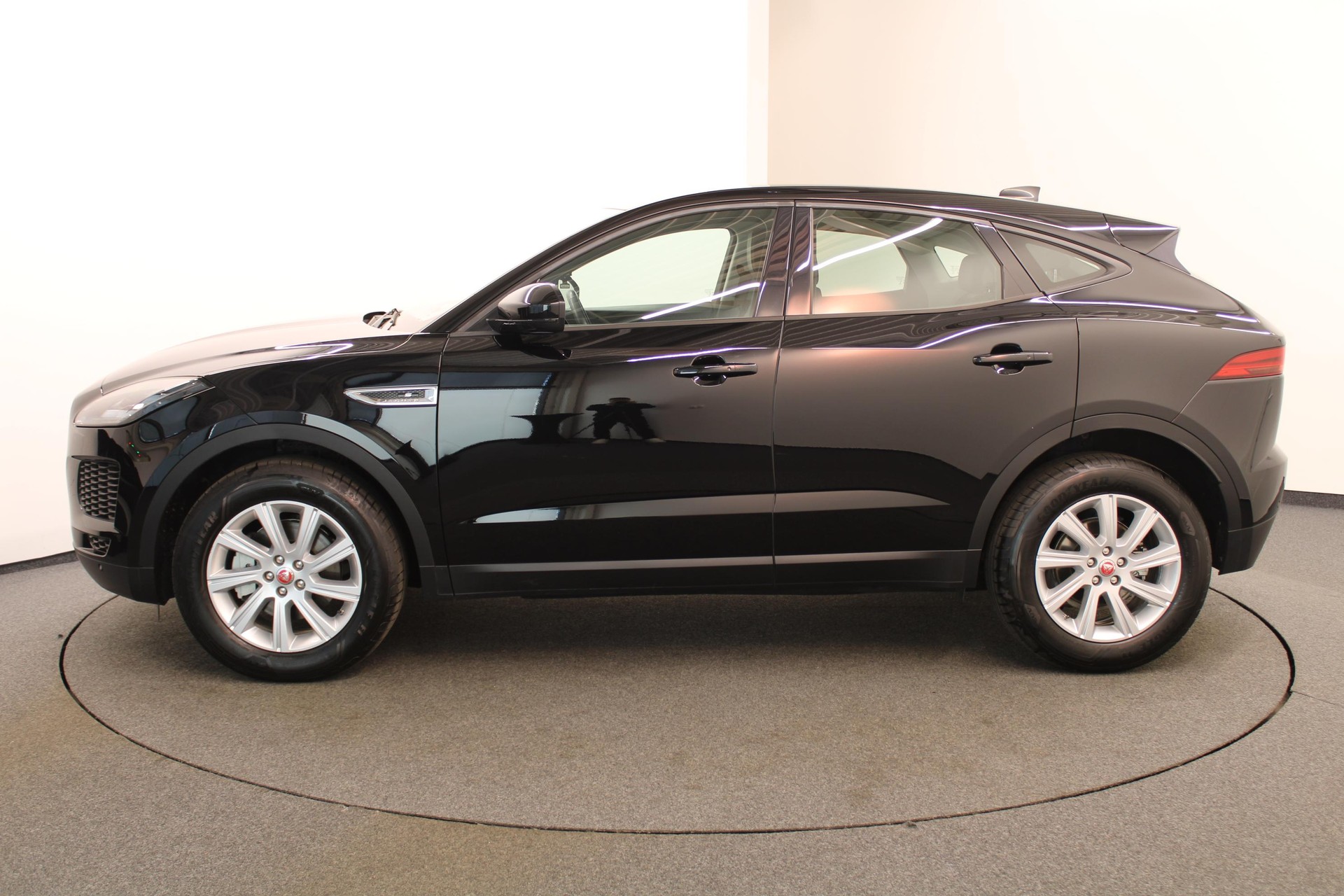 JAGUAR E-Pace 2.0 D 150 S AWD-image-2
